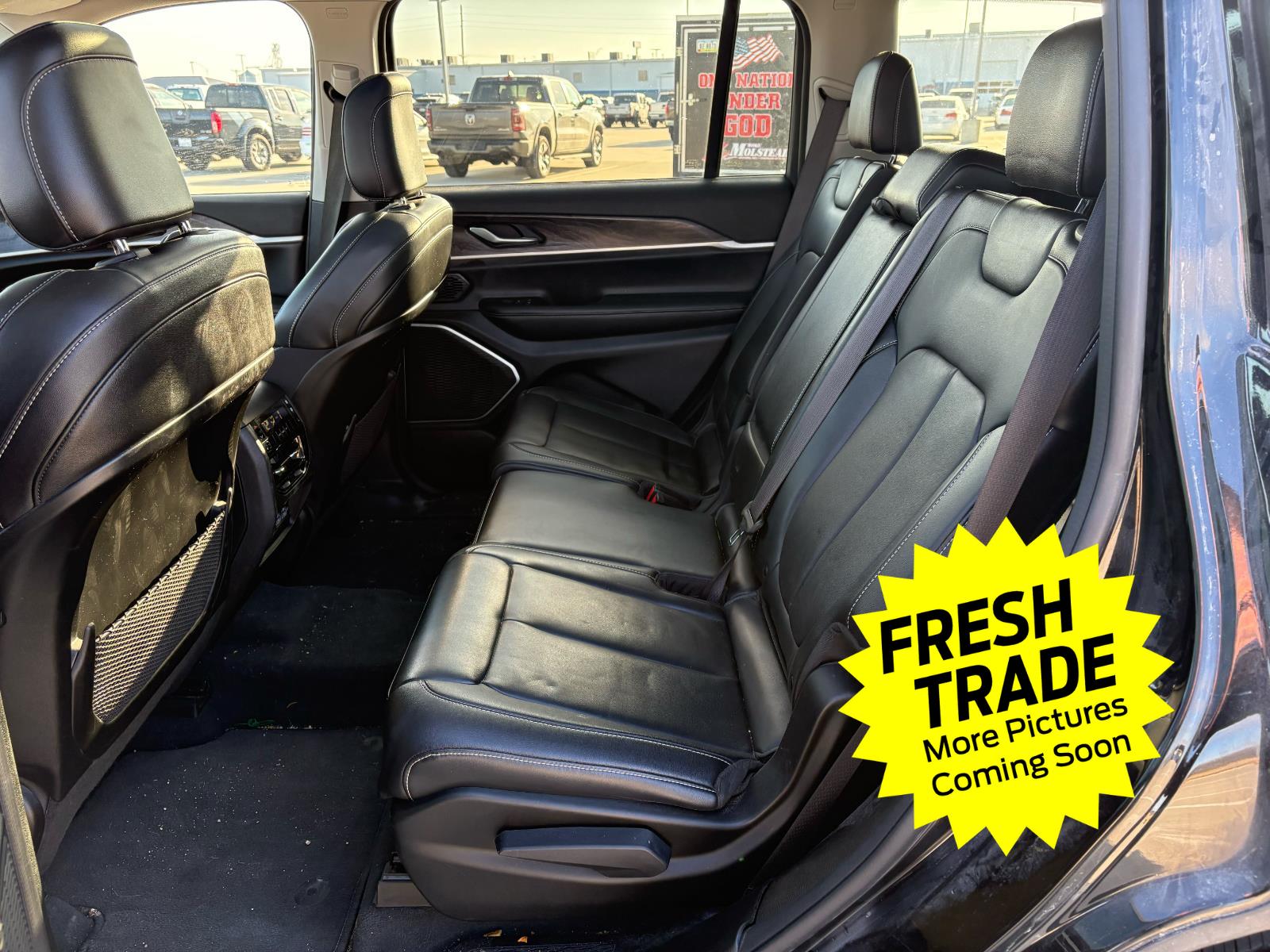 Used 2022 Diamond Black Crystal Pearlcoat Jeep Limited image 7