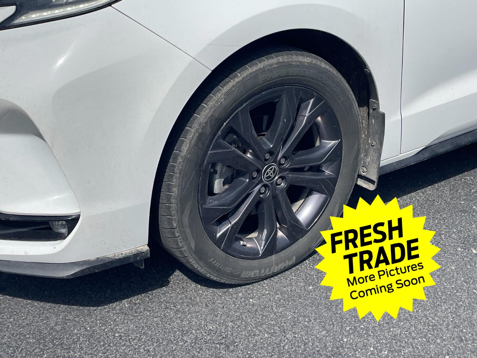 Used 2022 White Toyota XSE 7-Passenger image 6