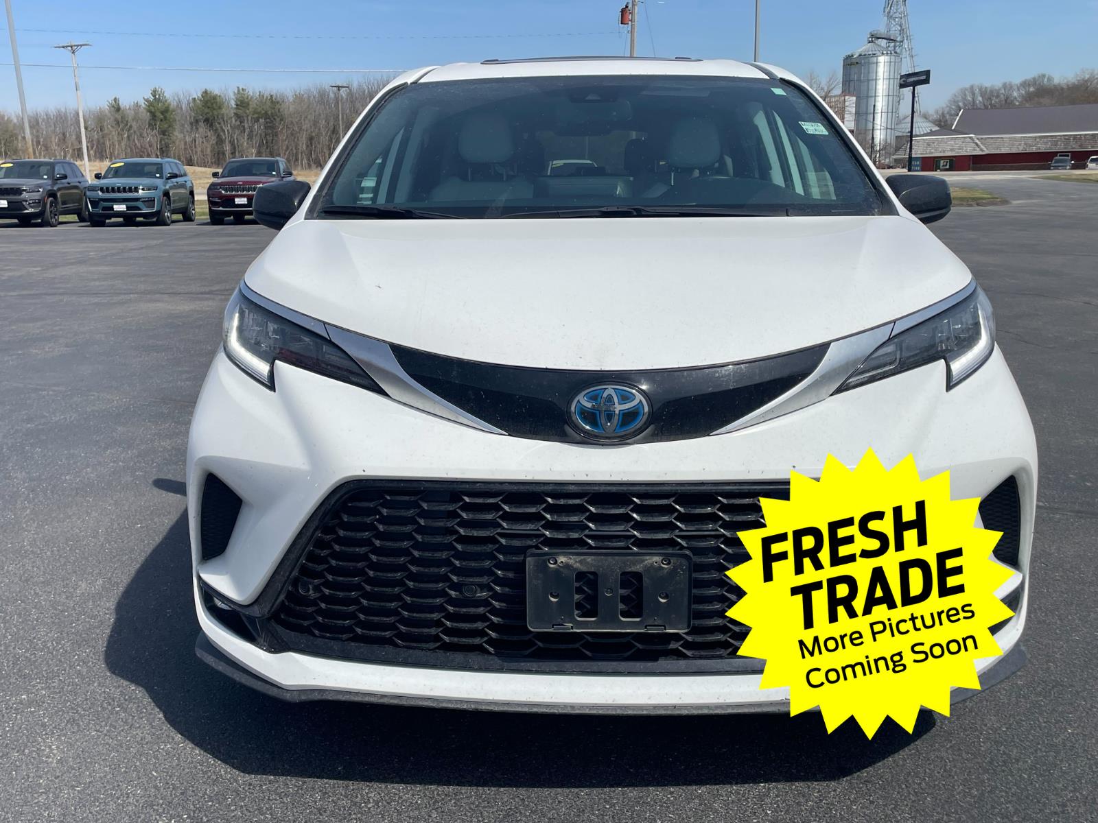 Used 2022 White Toyota XSE 7-Passenger image 5