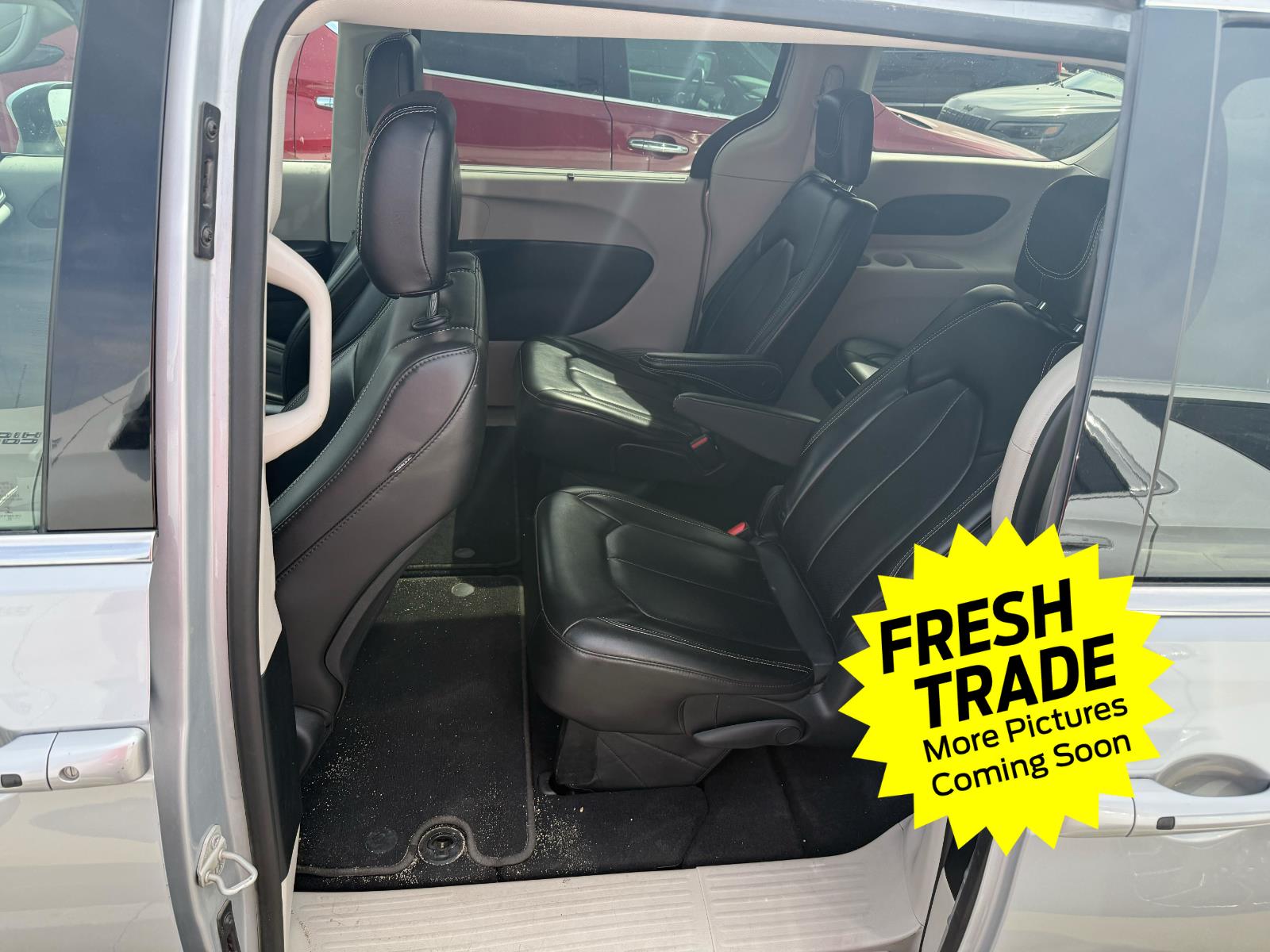 Used 2023 Silver Mist Clearcoat Chrysler Touring L image 8