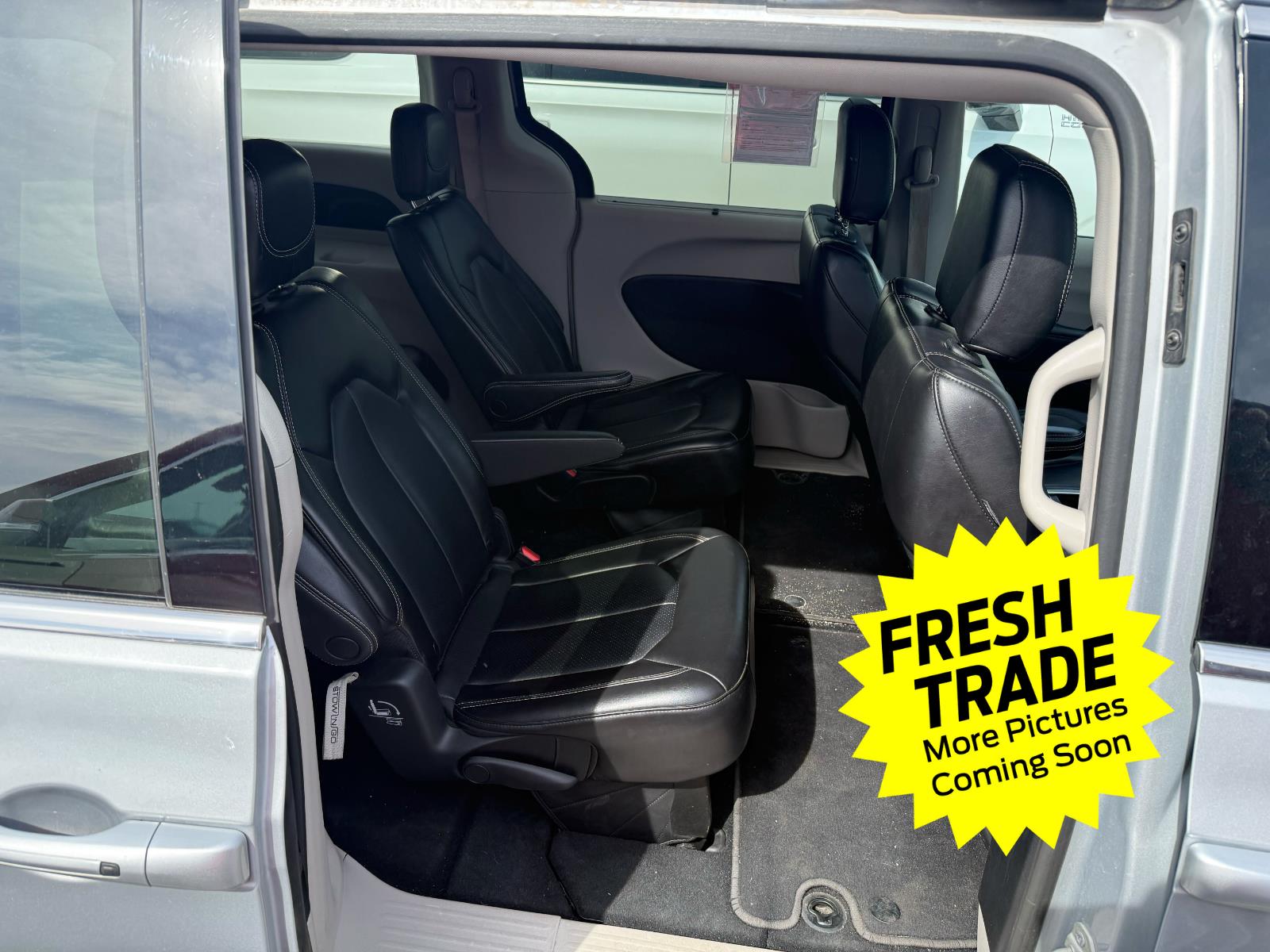 Used 2023 Silver Mist Clearcoat Chrysler Touring L image 9