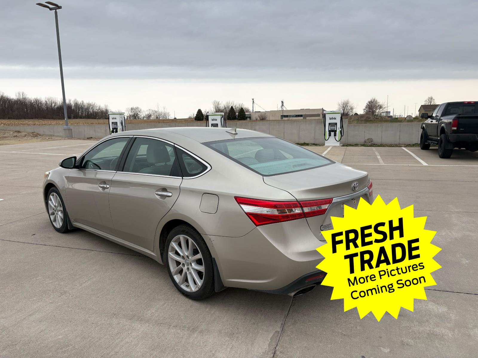 Used 2015 Creme Brulee Mica Toyota Limited image 4