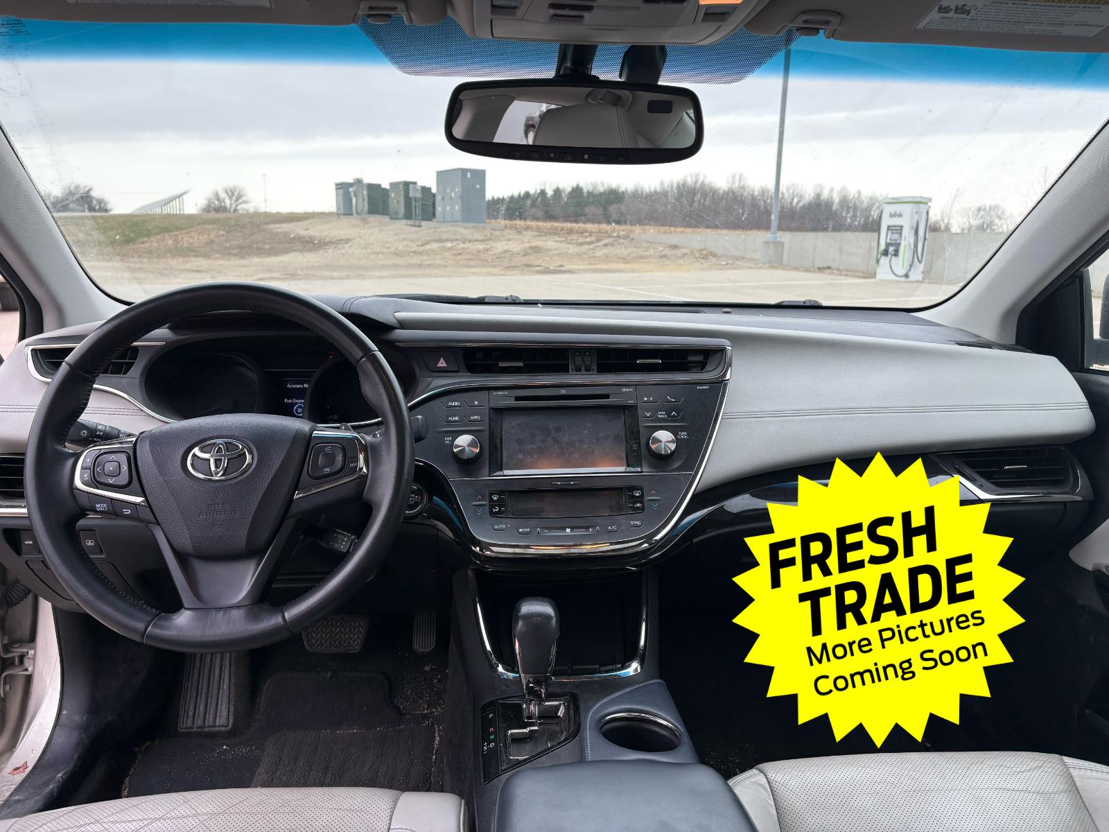 Used 2015 Creme Brulee Mica Toyota Limited image 8