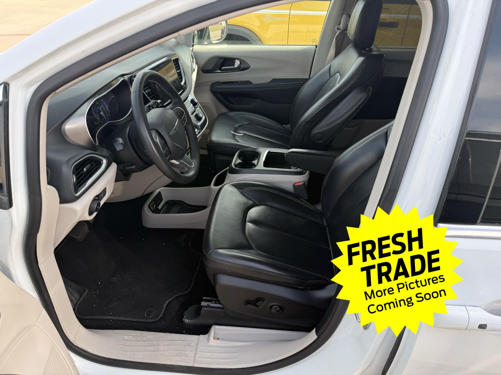 Used 2023 Bright White Clearcoat Chrysler Touring L image 10