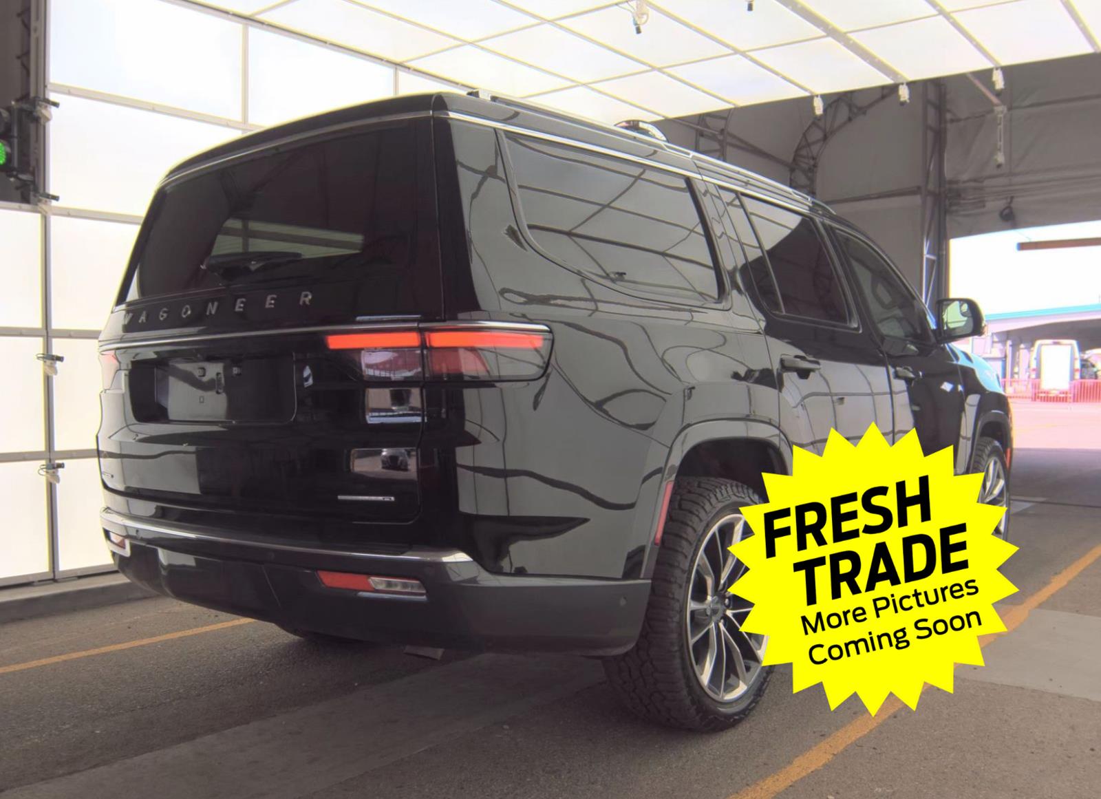 Used 2022 Diamond Black Crystal Pearl Jeep Series III image 4