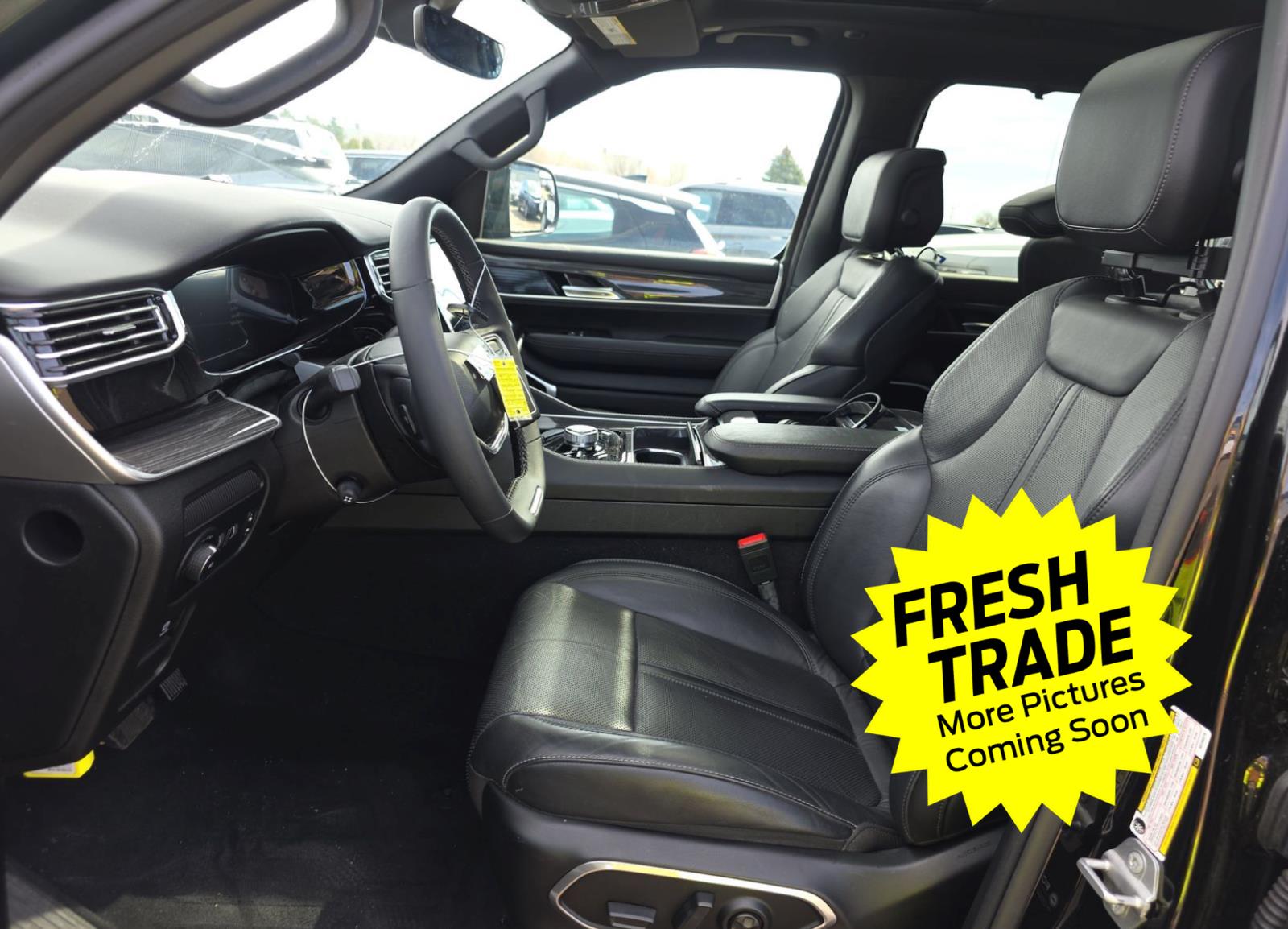 Used 2022 Diamond Black Crystal Pearl Jeep Series III image 6