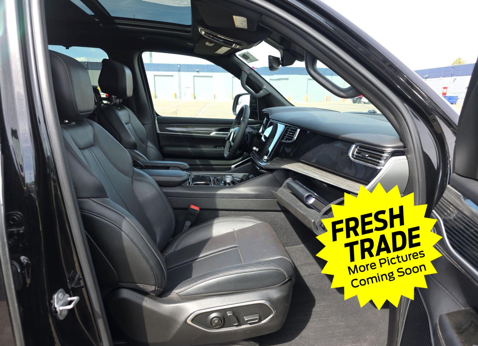 Used 2022 Diamond Black Crystal Pearl Jeep Series III image 7