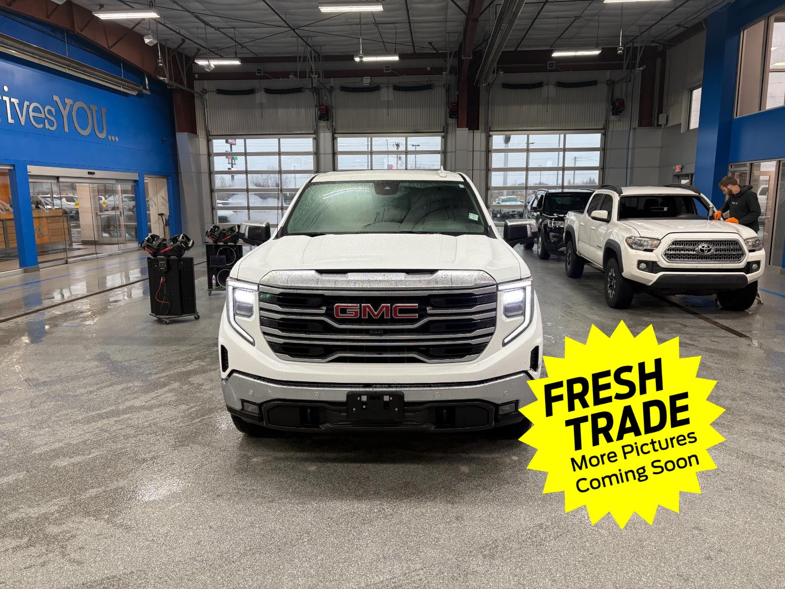 Used 2025 Summit White GMC SLT image 2