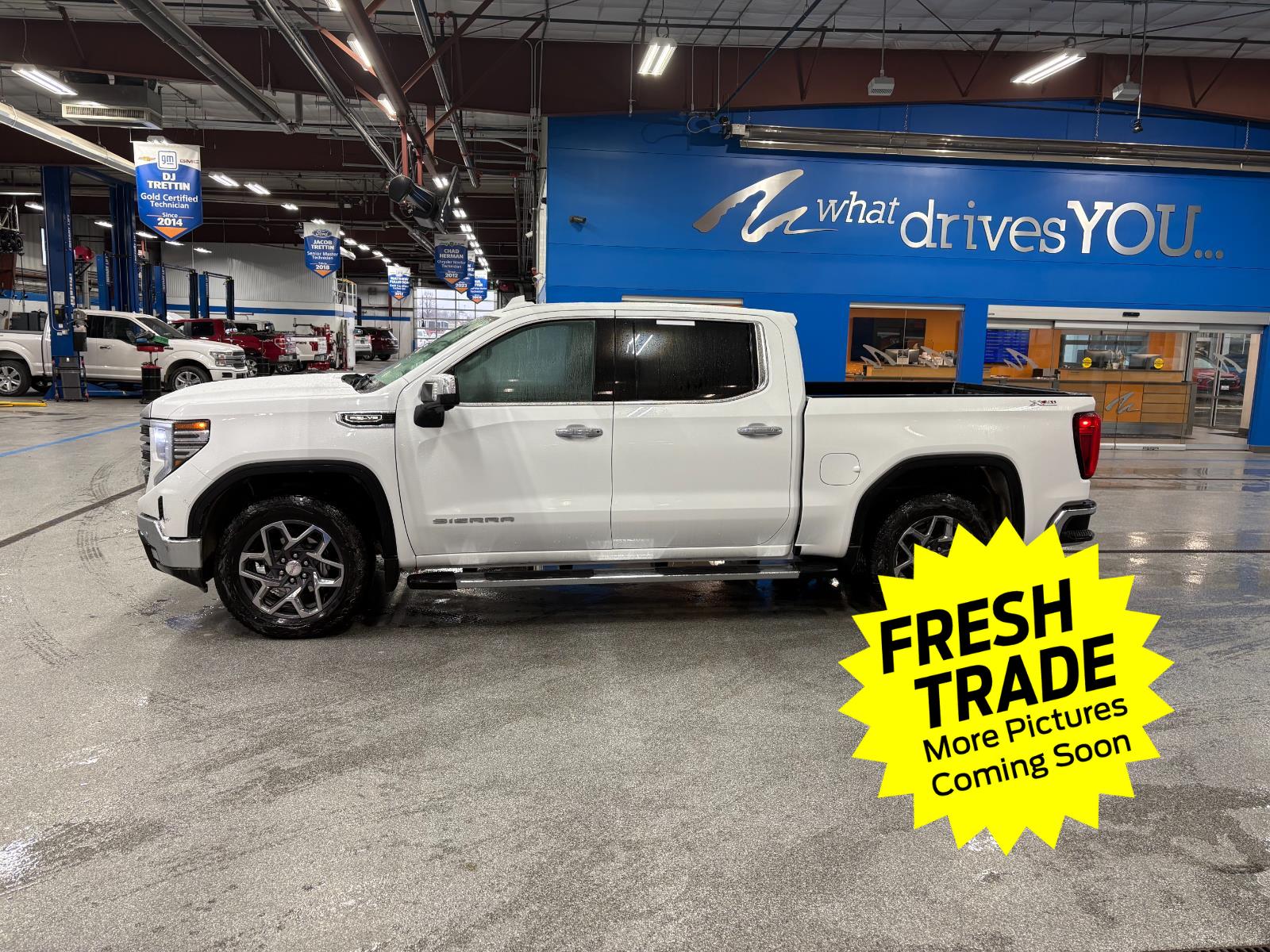 Used 2025 Summit White GMC SLT image 8