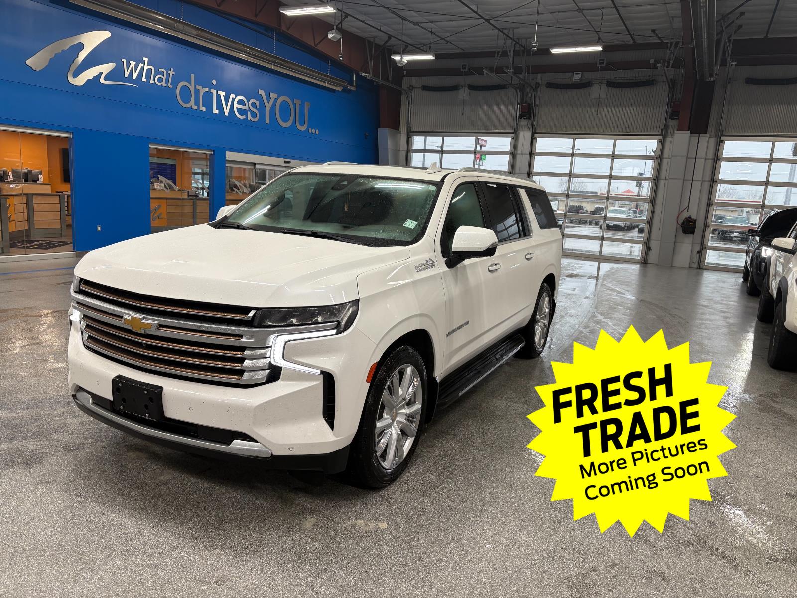 Used 2021 Iridescent Pearl Tricoat Chevrolet High Country image 2