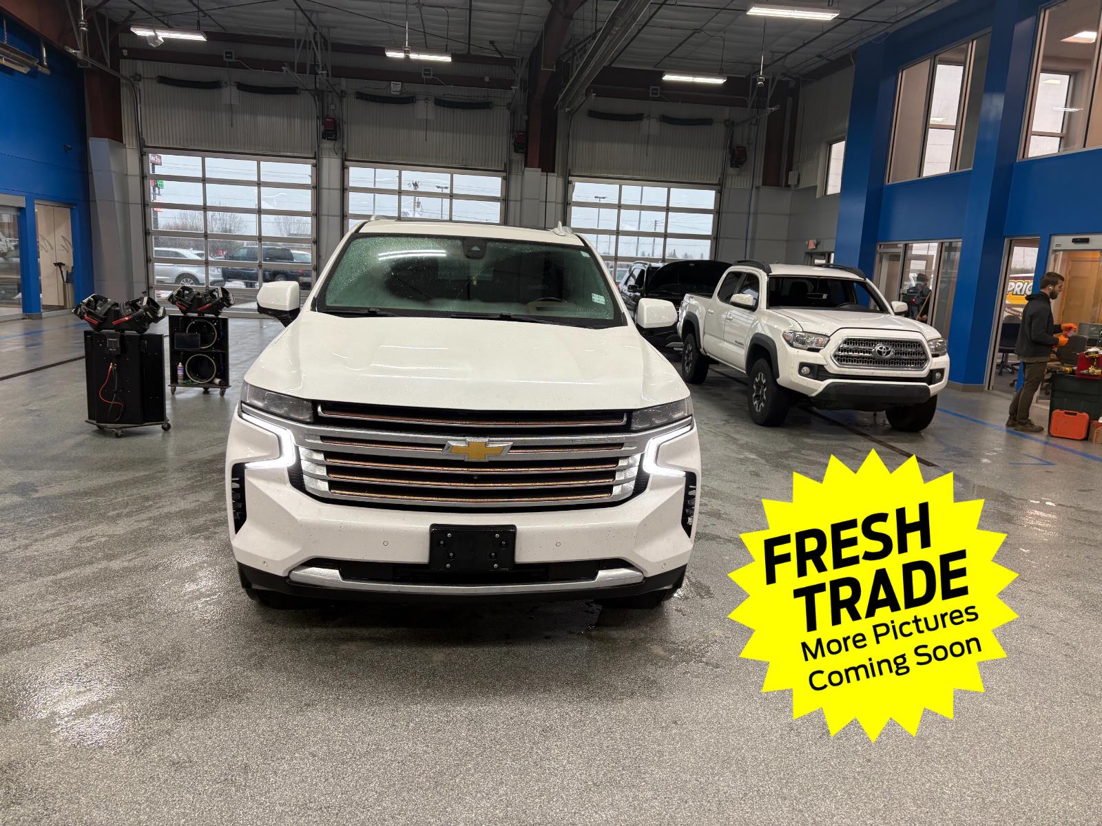 Used 2021 Iridescent Pearl Tricoat Chevrolet High Country image 3