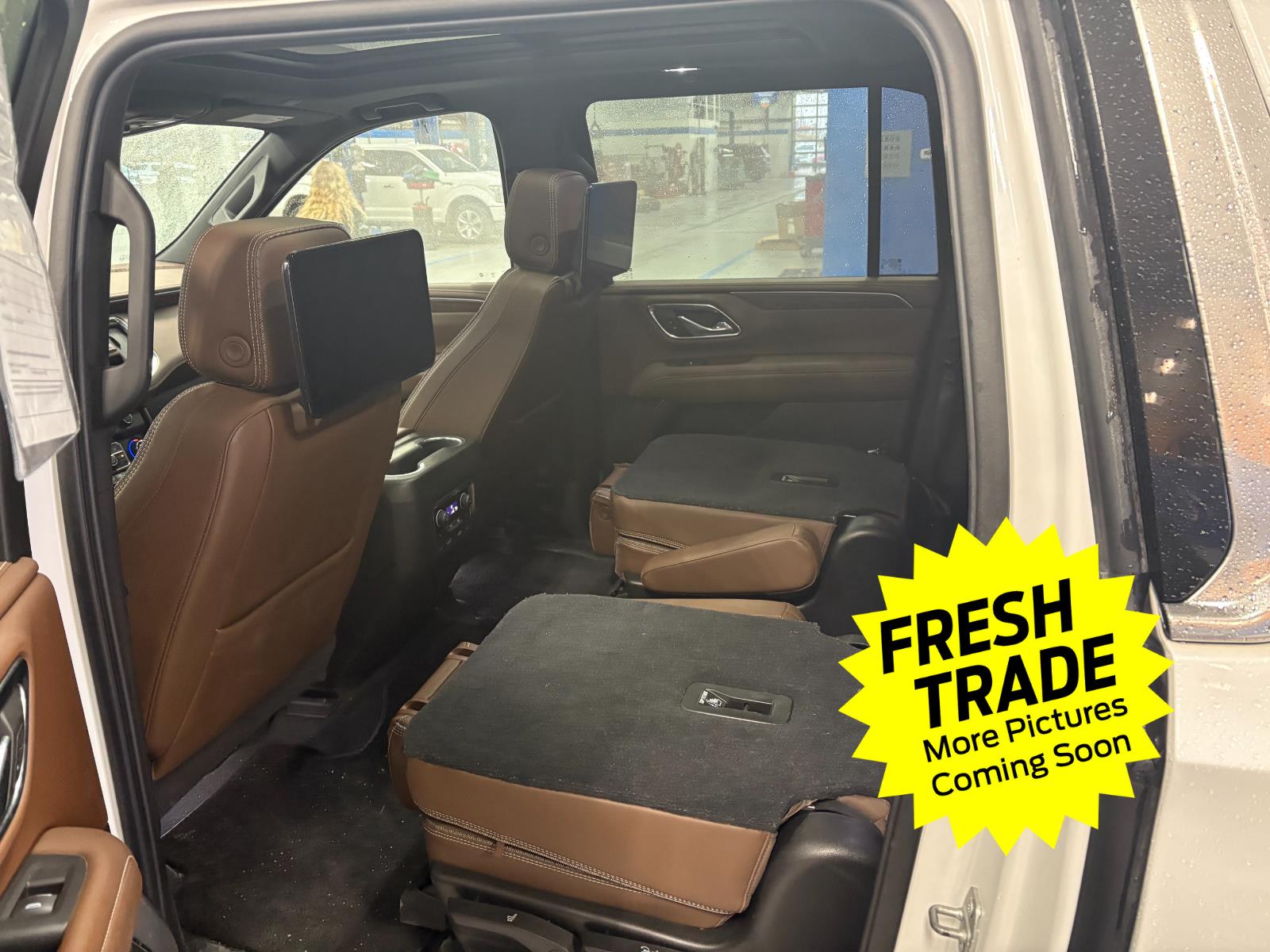 Used 2021 Iridescent Pearl Tricoat Chevrolet High Country image 9