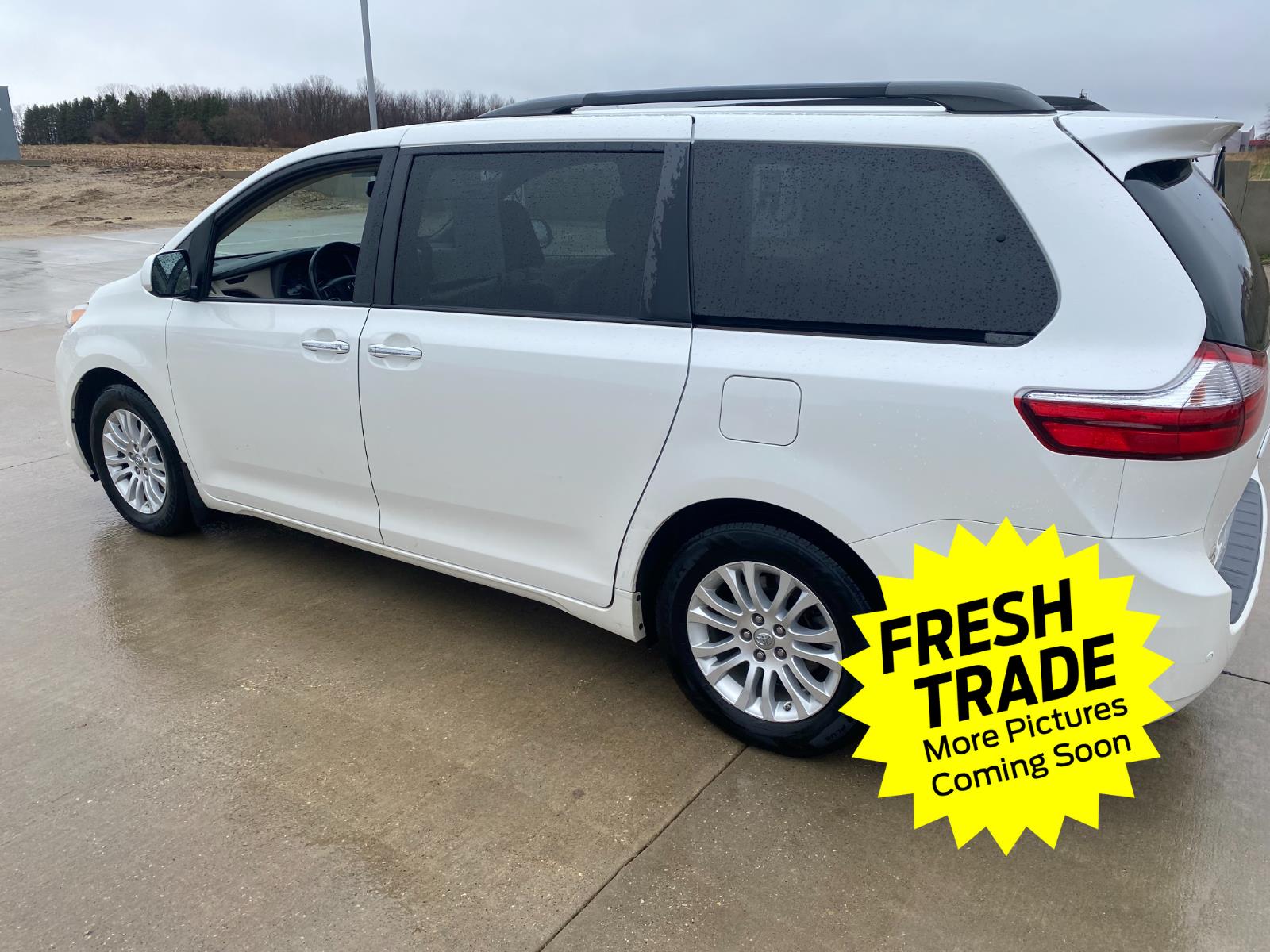 Used 2017 Blizzard Pearl Toyota XLE Premium 8-Passenger image 3