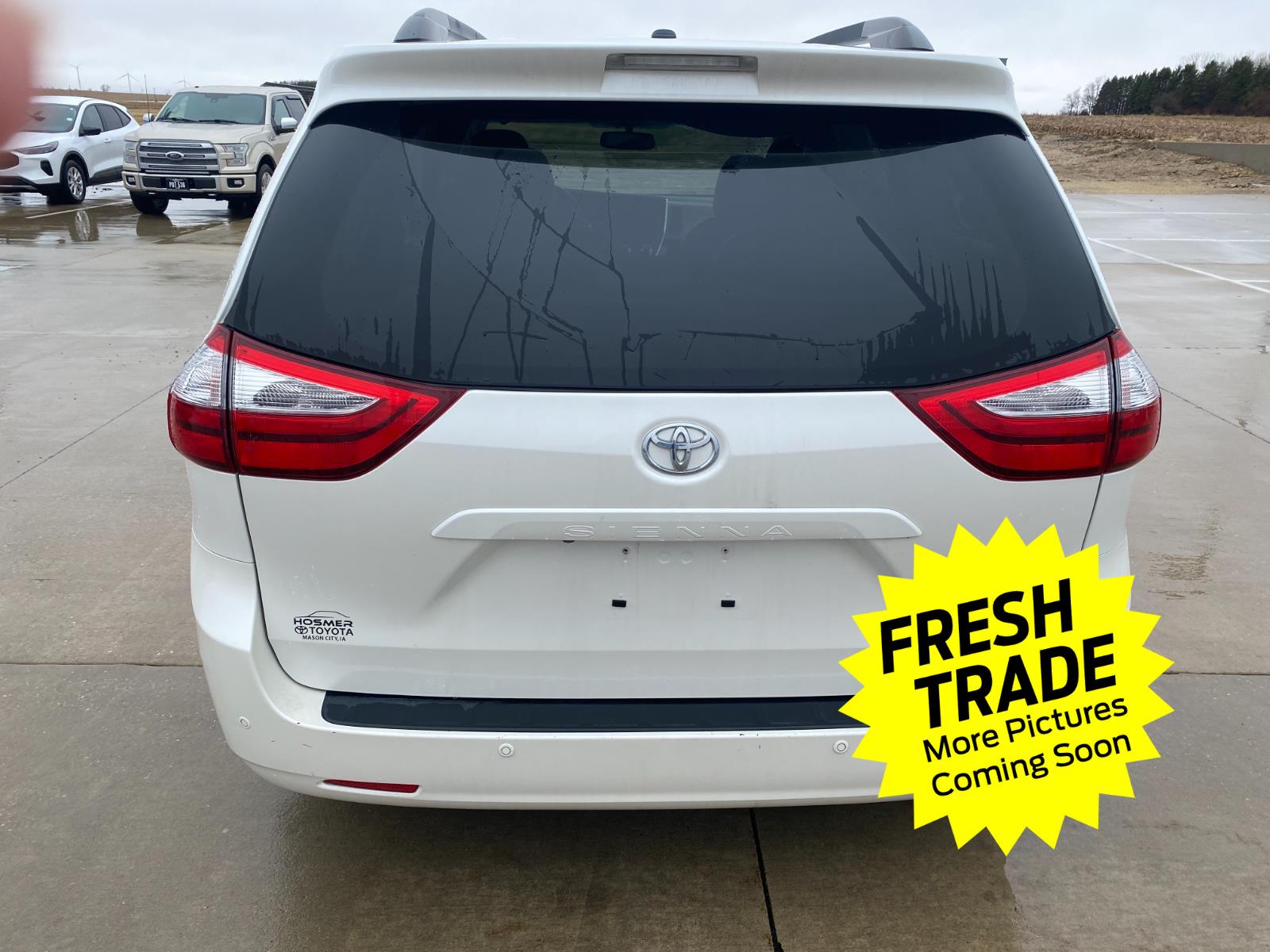 Used 2017 Blizzard Pearl Toyota XLE Premium 8-Passenger image 4