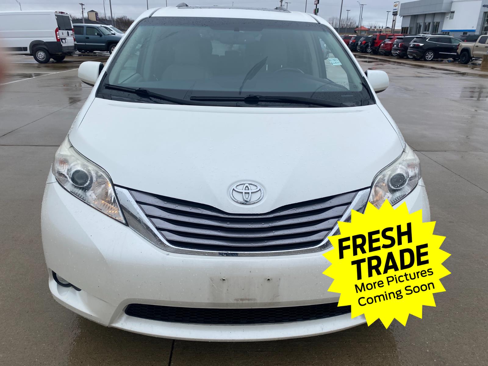 Used 2017 Blizzard Pearl Toyota XLE Premium 8-Passenger image 6