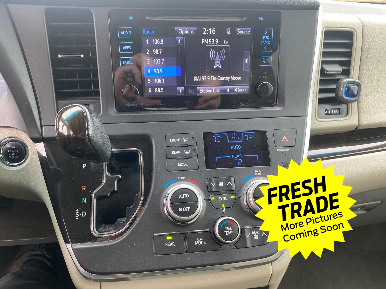 Used 2017 Blizzard Pearl Toyota XLE Premium 8-Passenger image 7