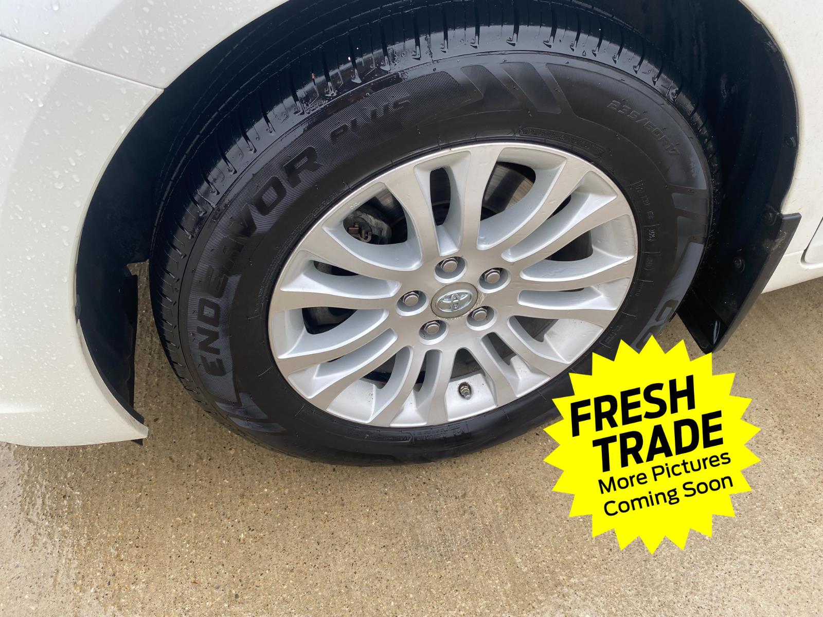 Used 2017 Blizzard Pearl Toyota XLE Premium 8-Passenger image 9