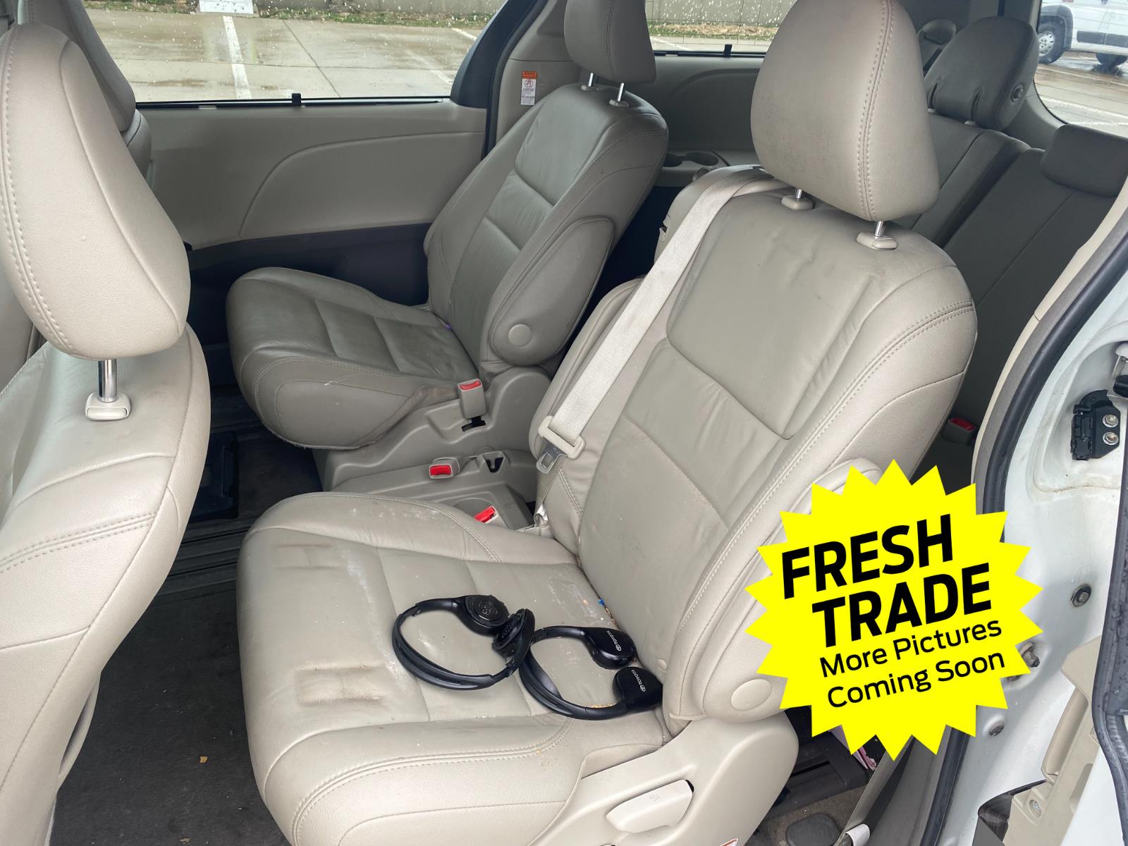 Used 2017 Blizzard Pearl Toyota XLE Premium 8-Passenger image 11