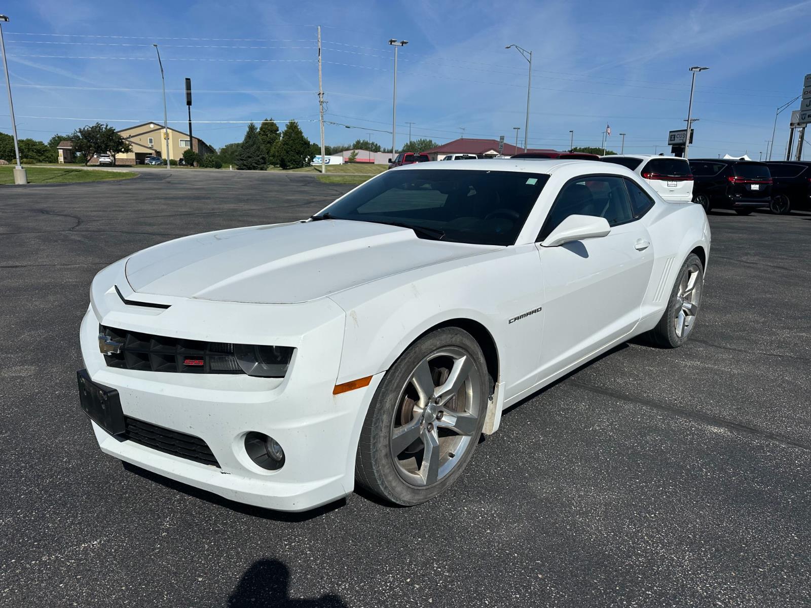 Summit White 2011 Chevrolet Camaro Coupe Rear-Wheel Drive 6-Speed Automatic