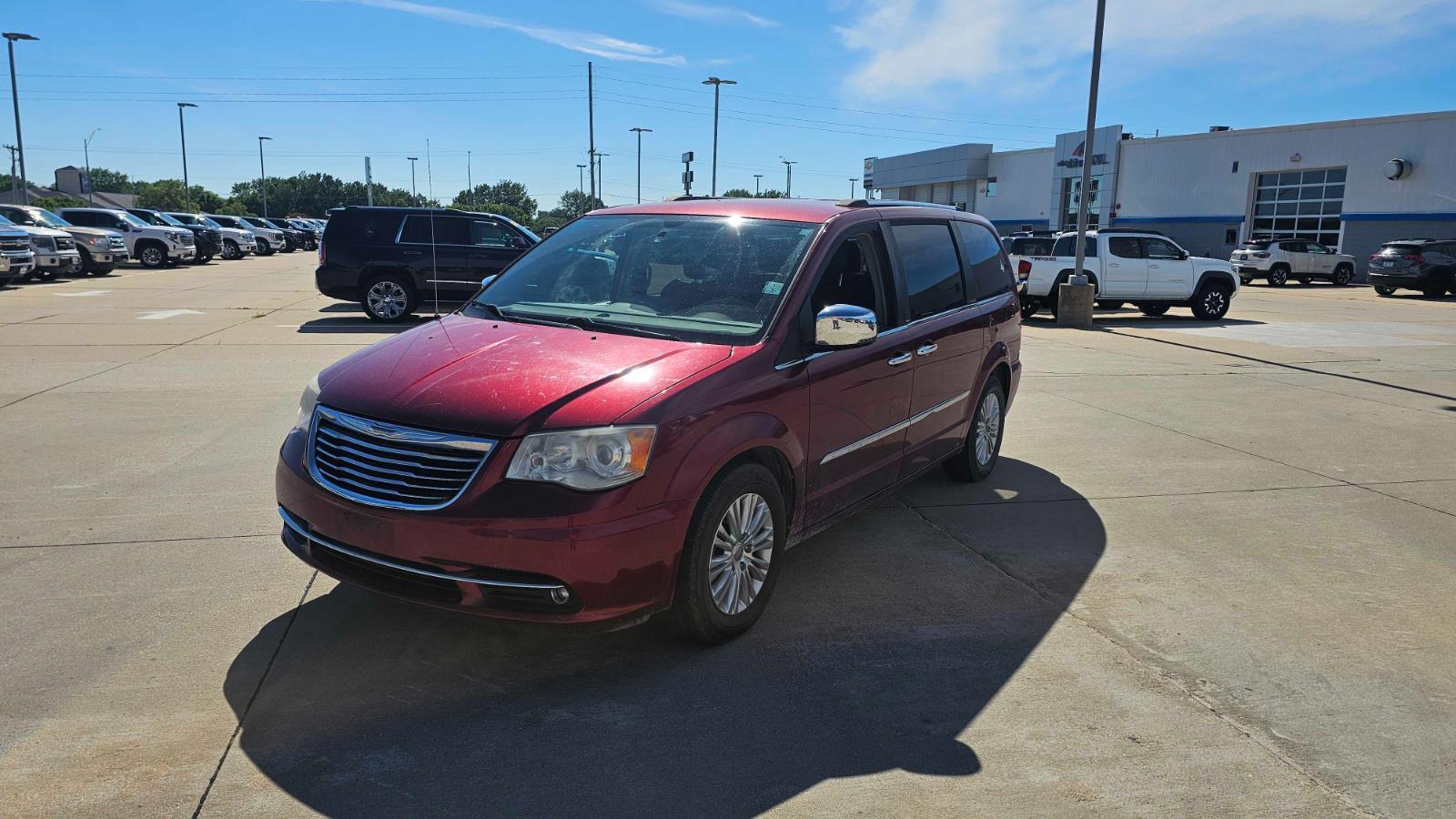2013 Chrysler Town & Country Limited FWD