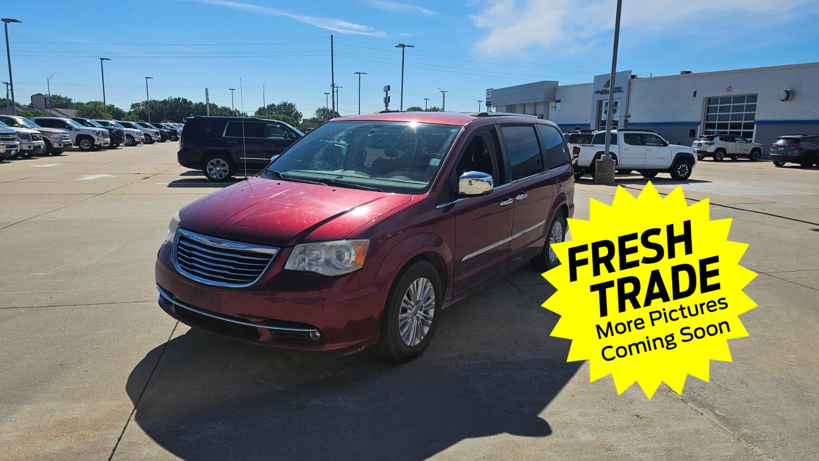  2013 Chrysler Town & Country Minivan Front-Wheel Drive 