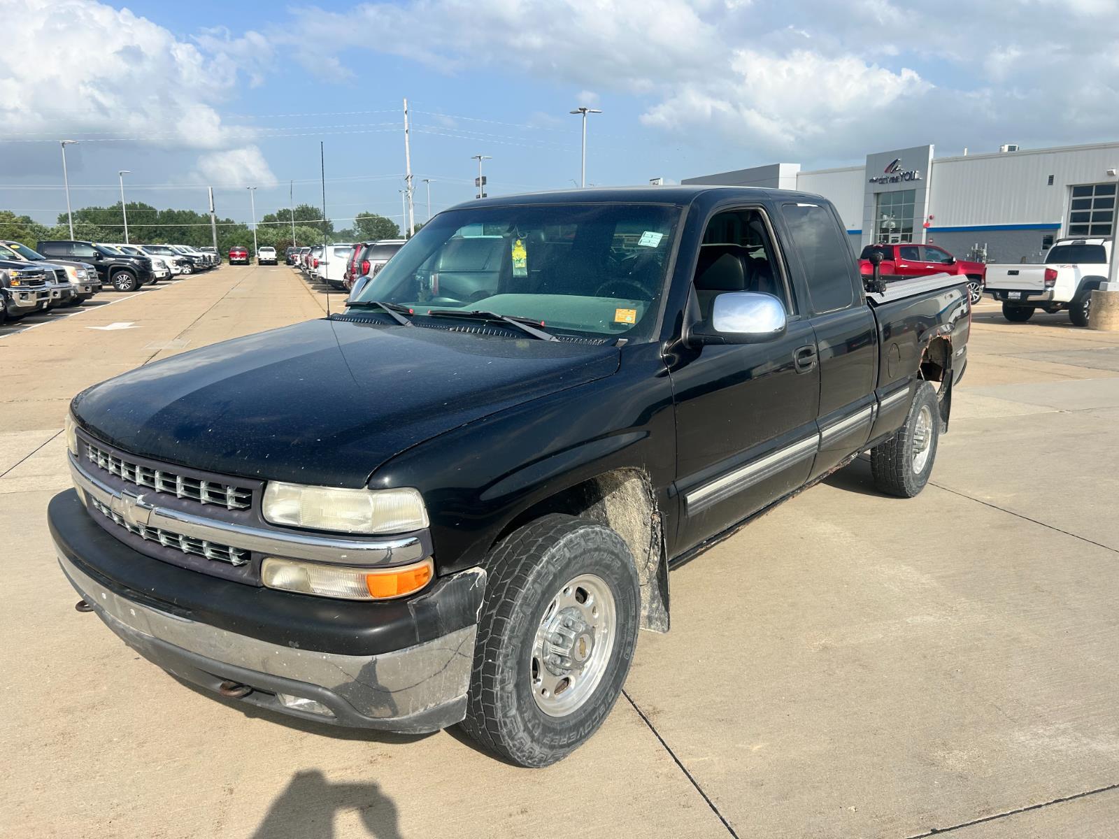 Black 2000 Chevrolet Silverado 2500 Pickup Truck Rear-Wheel Drive 4-Speed Automatic Overdrive