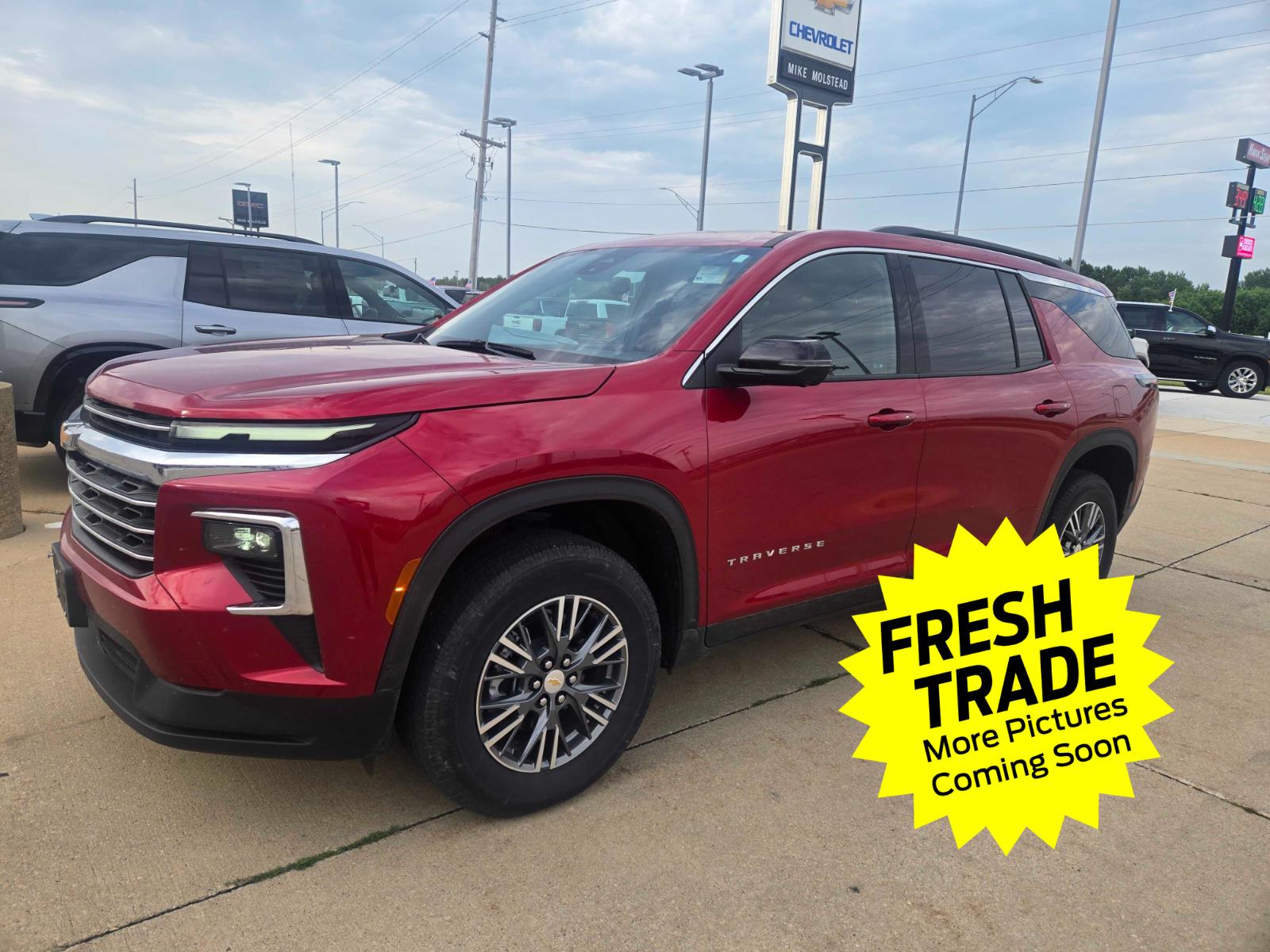 Radiant Red Tintcoat 2024 Chevrolet Traverse SUV / Crossover Front-Wheel Drive 8-Speed Automatic