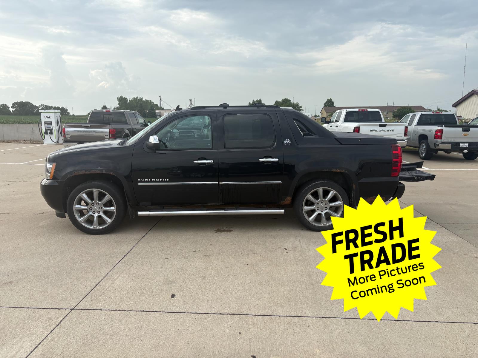 Black 2013 Chevrolet Avalanche Pickup Truck Four-Wheel Drive 6-Speed Automatic