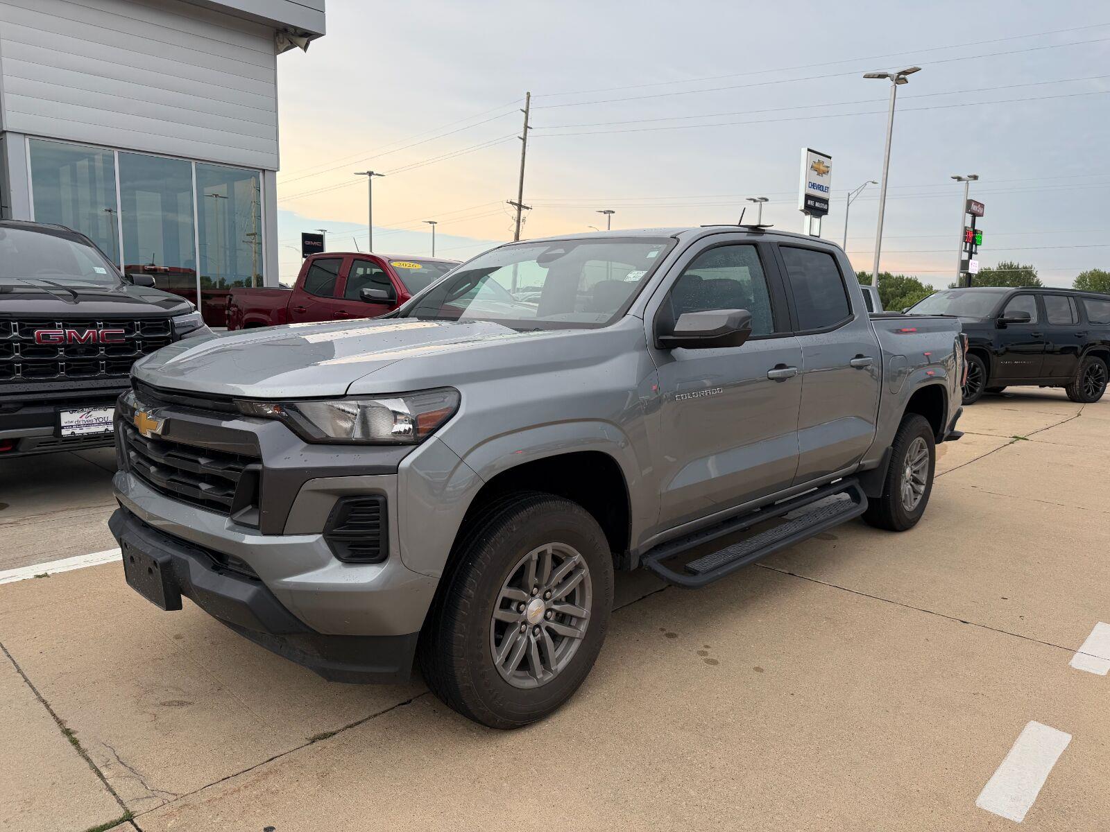 Sterling Gray Metallic 2023 Chevrolet Colorado Pickup Truck Four-Wheel Drive 8-Speed Automatic