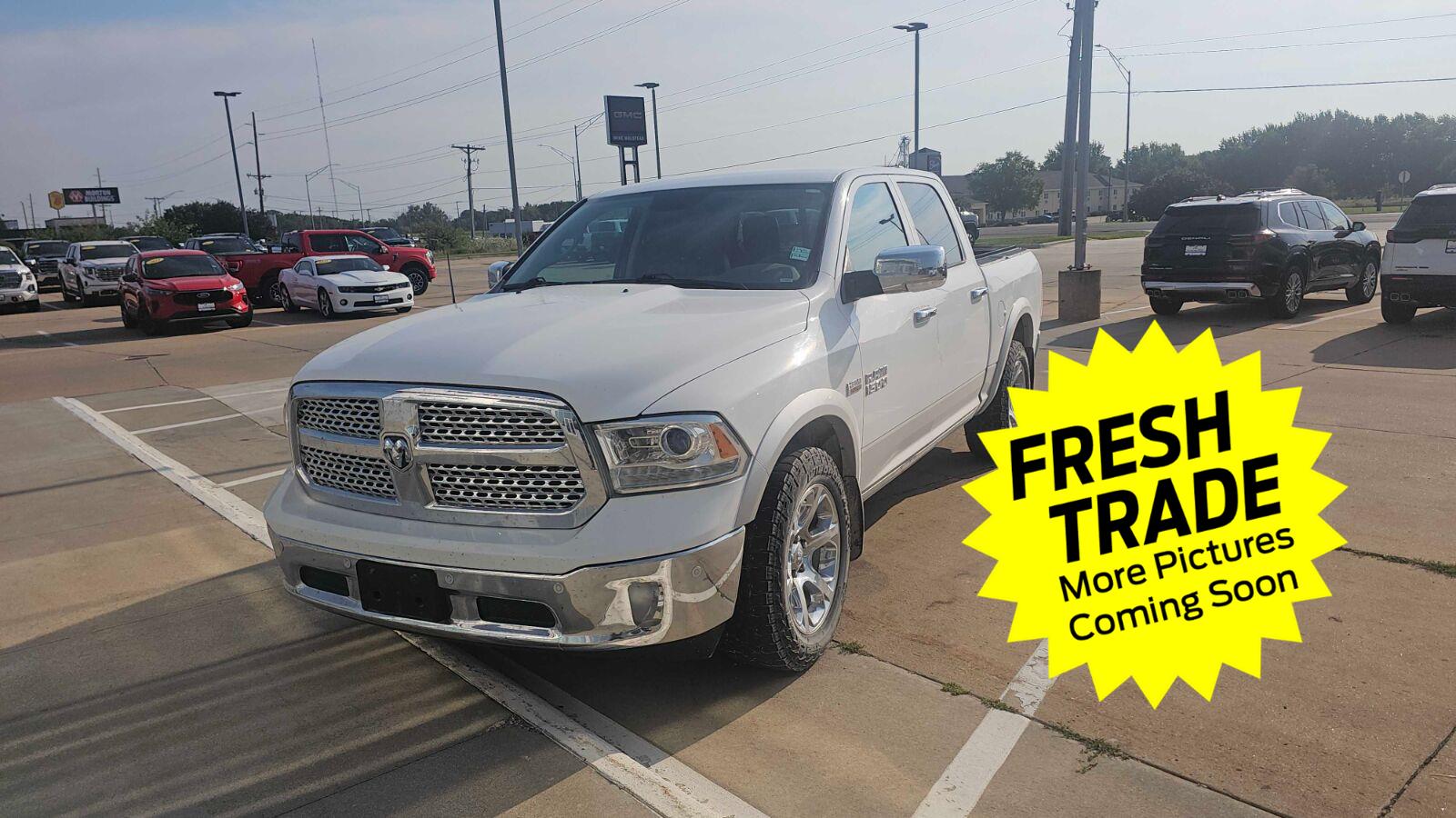  2016 RAM 1500 Laramie Crew Cab 4WD   