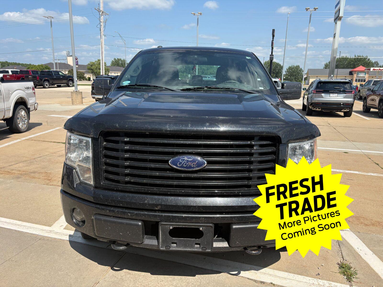 Tuxedo Black Metallic 2014 Ford F-150 Pickup Truck Four-Wheel Drive 6-Speed Automatic