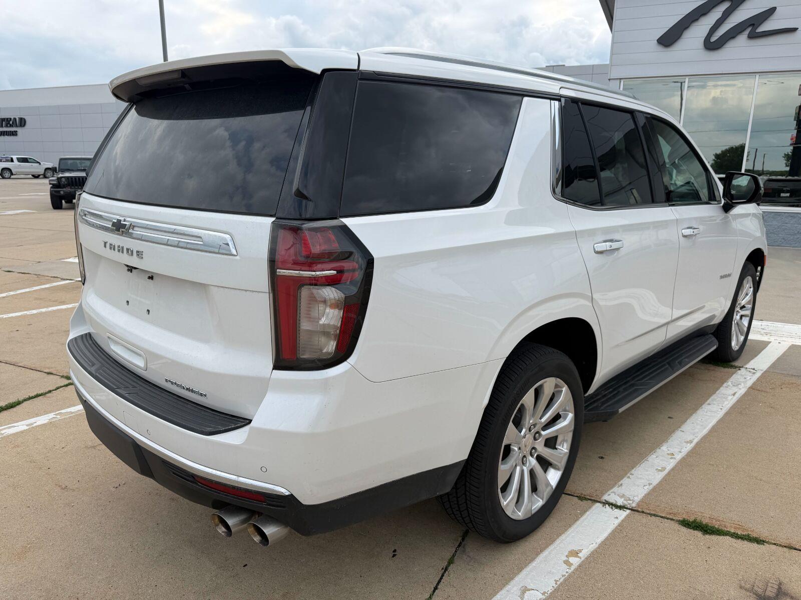 Used 2021 Iridescent Pearl Tricoat Chevrolet Premier image 7