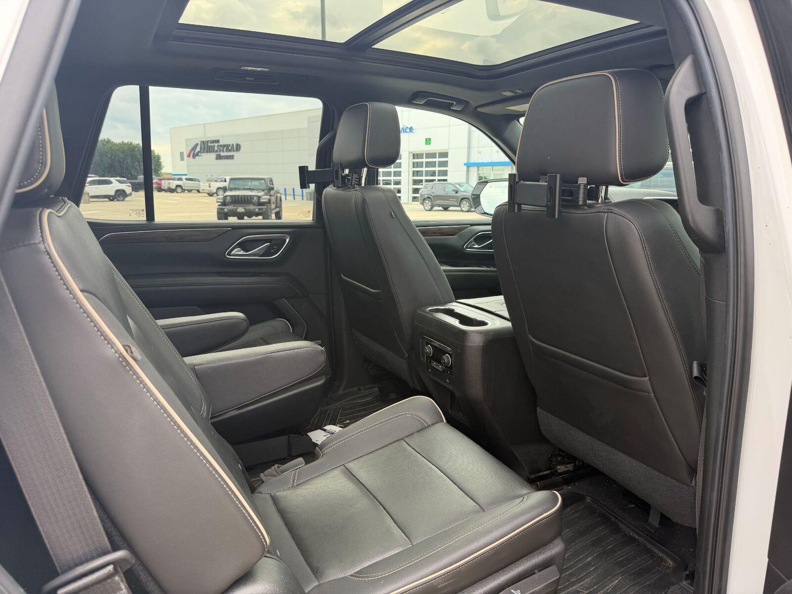 Used 2021 Iridescent Pearl Tricoat Chevrolet Premier image 9