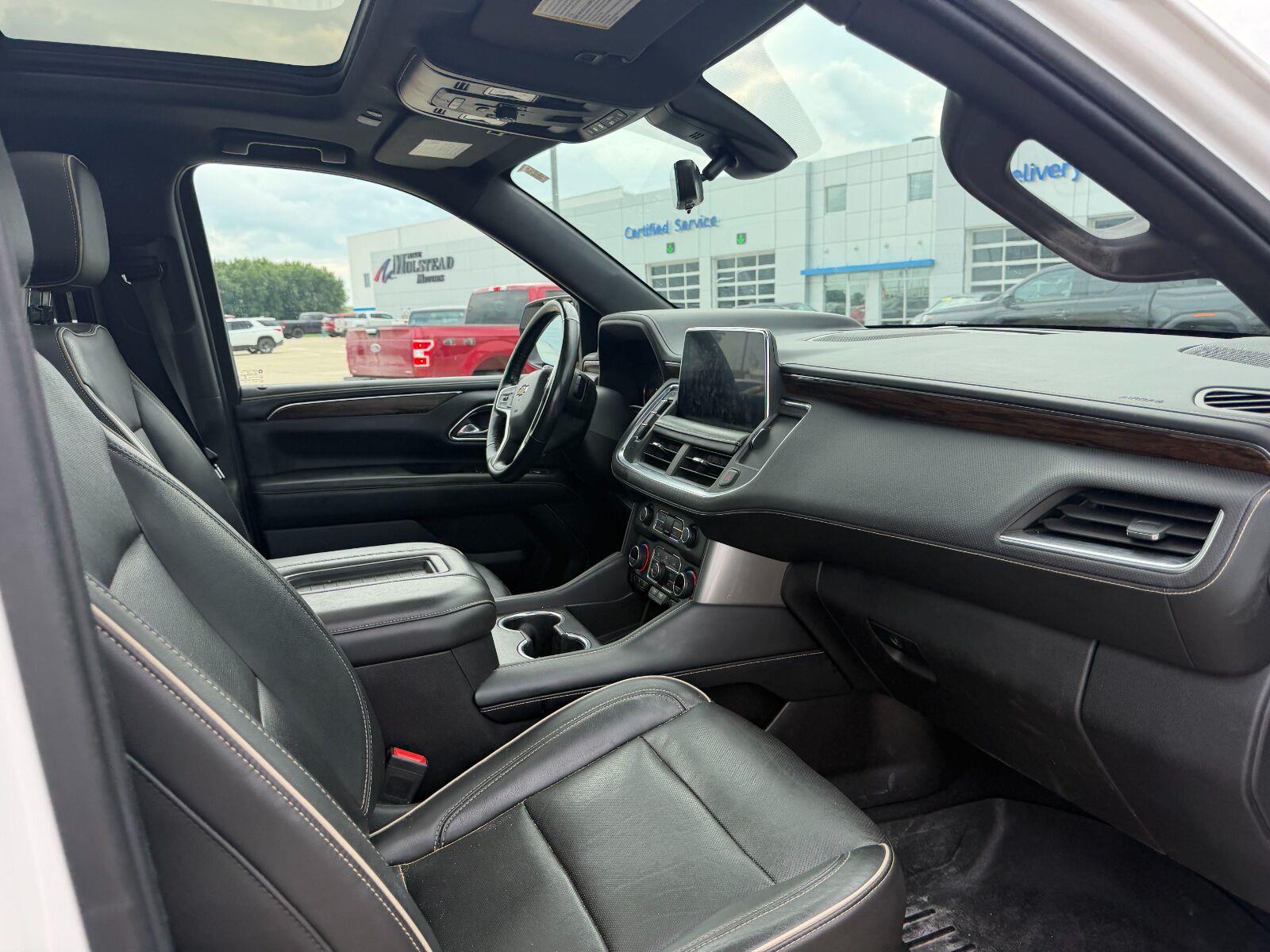 Used 2021 Iridescent Pearl Tricoat Chevrolet Premier image 10