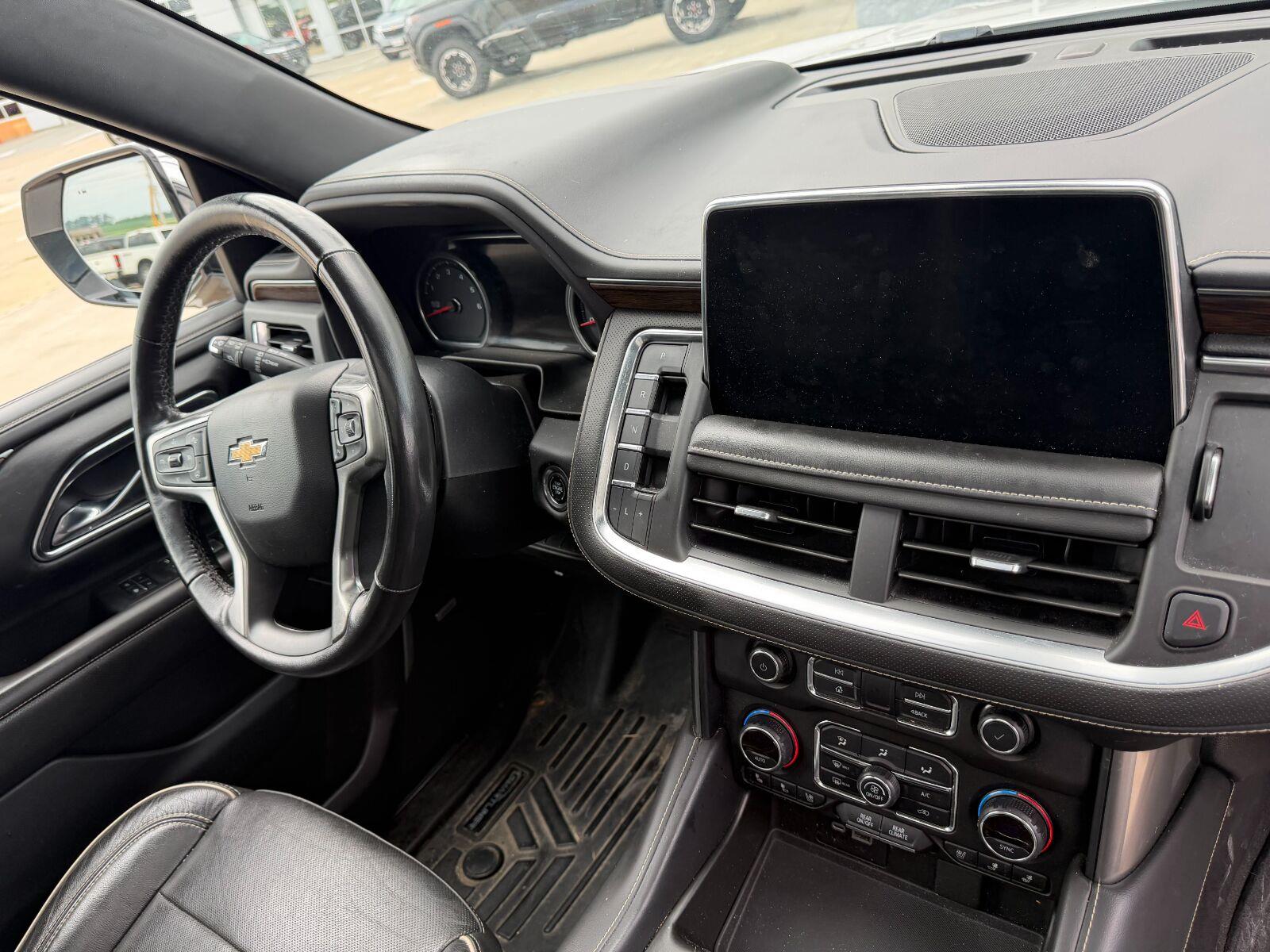 Used 2021 Iridescent Pearl Tricoat Chevrolet Premier image 11
