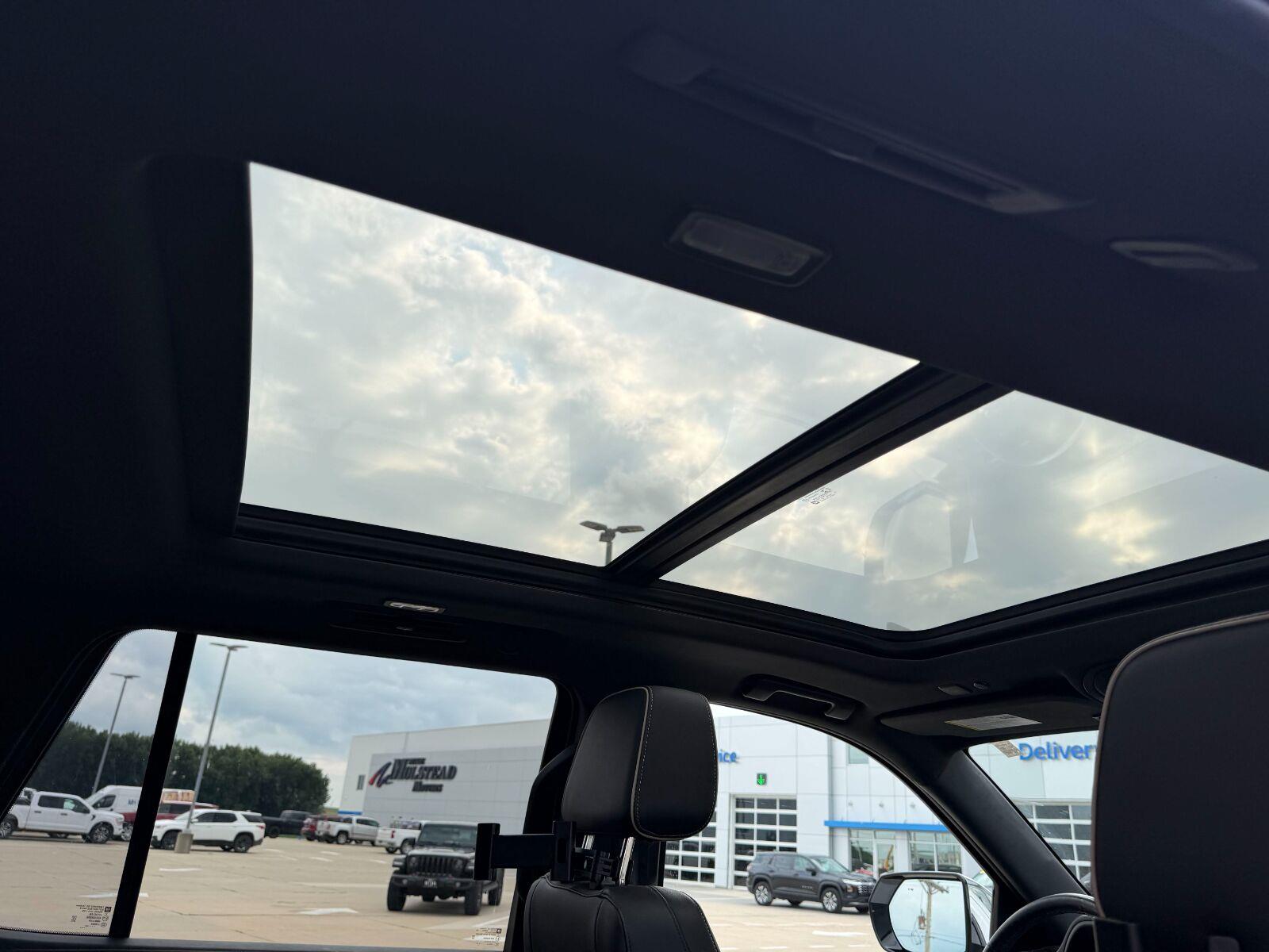 Used 2021 Iridescent Pearl Tricoat Chevrolet Premier image 12
