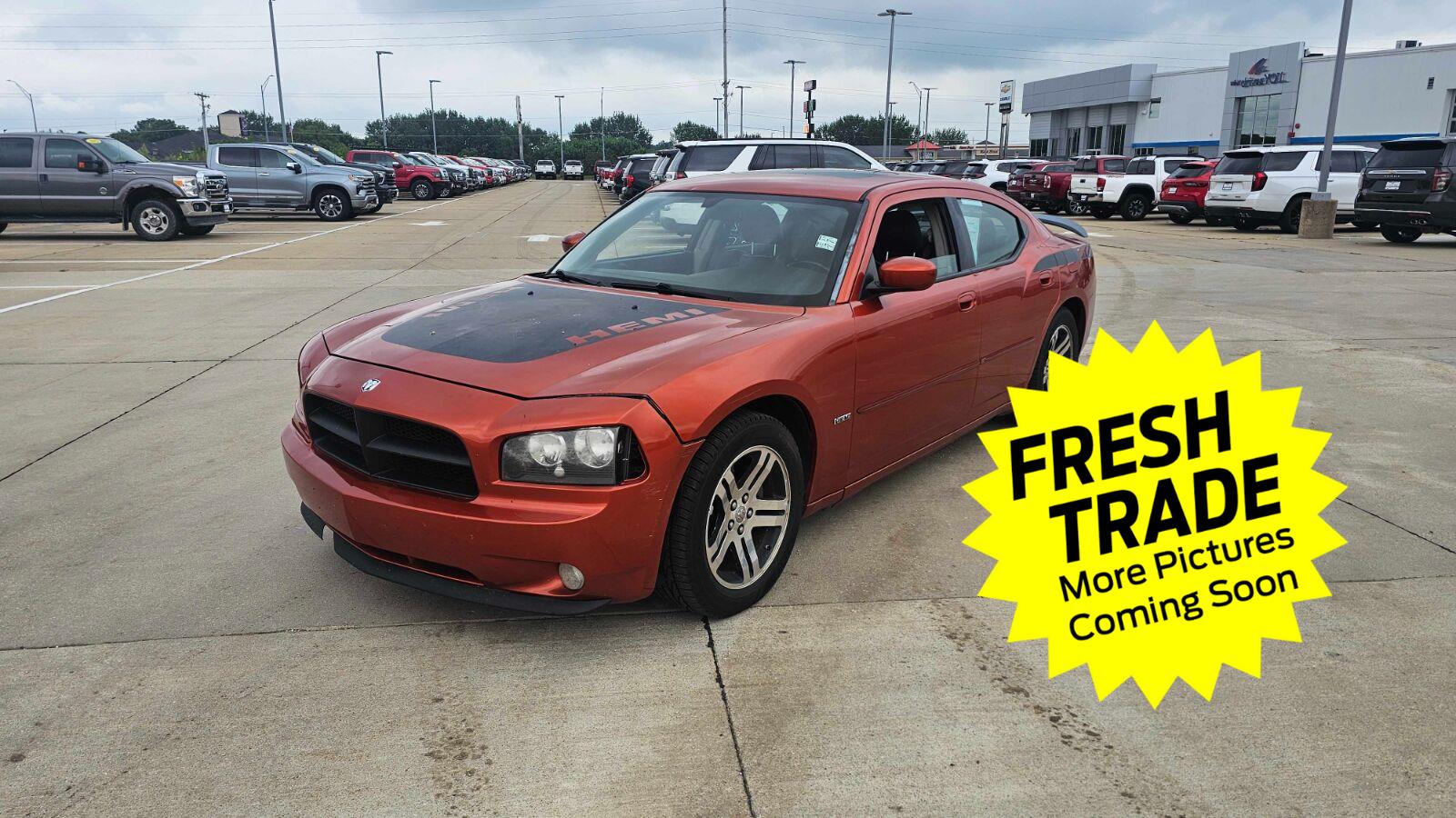 Go Mango! 2006 Dodge Charger Sedan Rear-Wheel Drive 5-Speed Automatic Overdrive