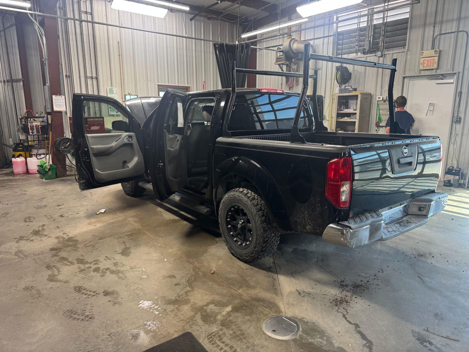  2013 Nissan Frontier SV Crew Cab   