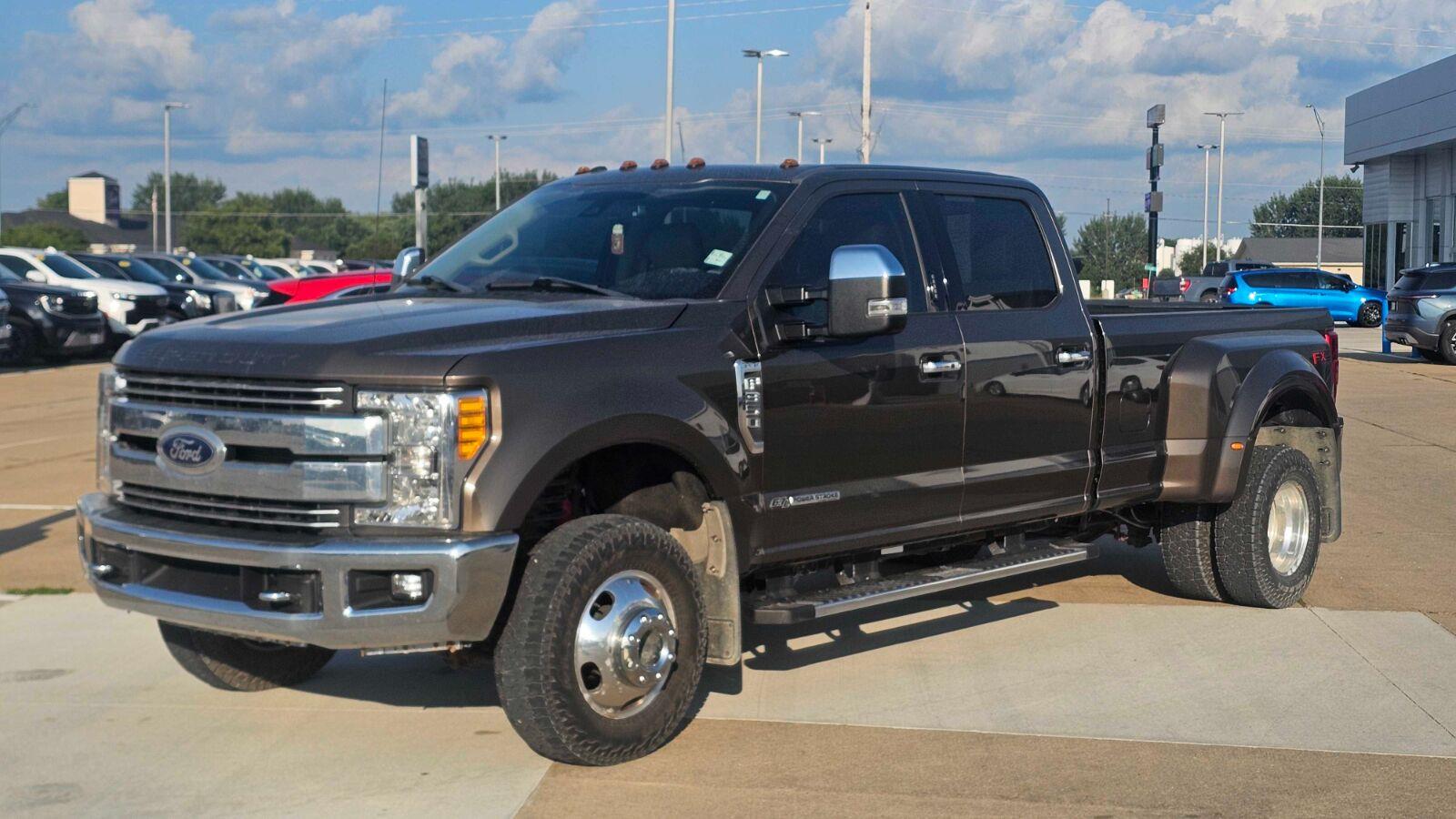 2017 Ford F-350 Super Duty Lariat Crew Cab LB DRW 4WD