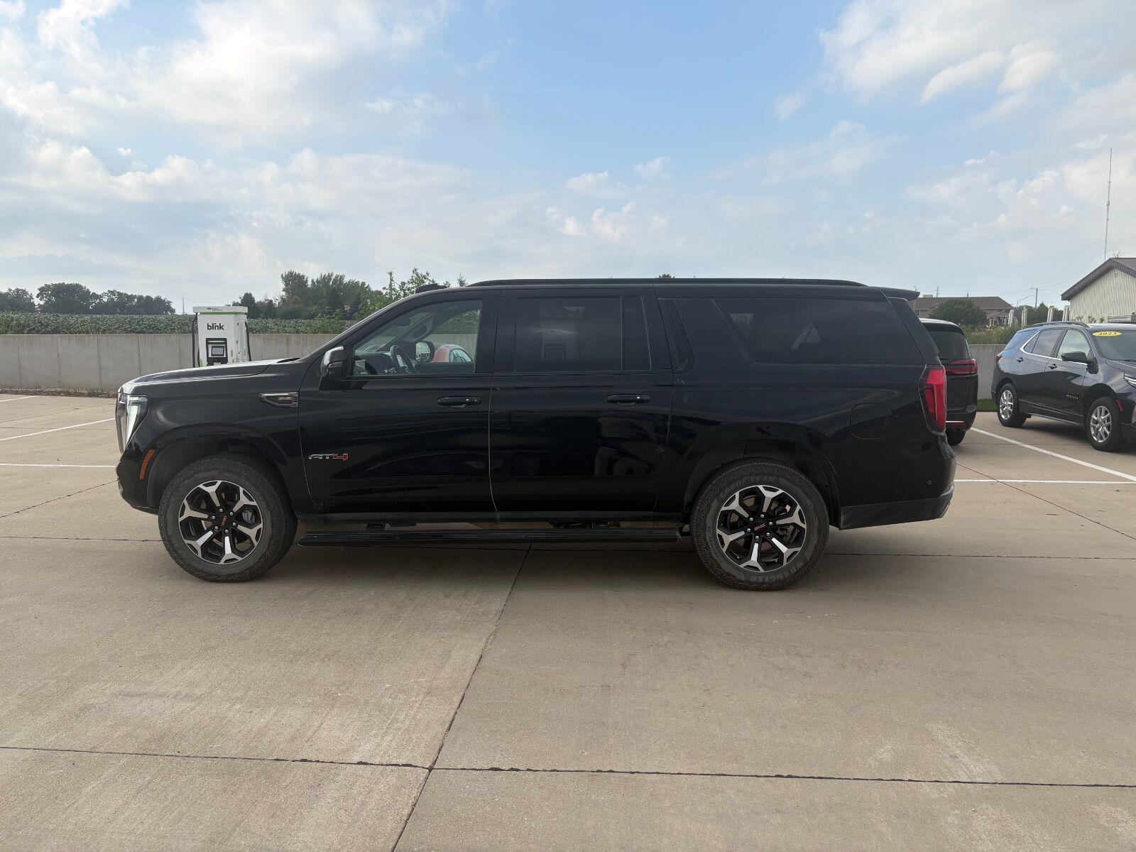 Onyx Black 2026 GMC Yukon XL SUV / Crossover Four-Wheel Drive Automatic