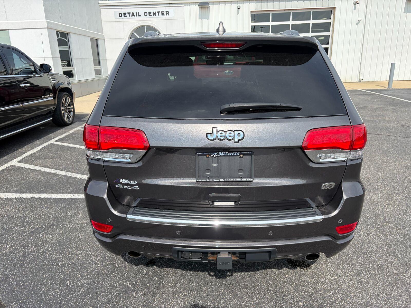 Used 2021 Granite Crystal Metallic Clearcoat Jeep Overland image 2