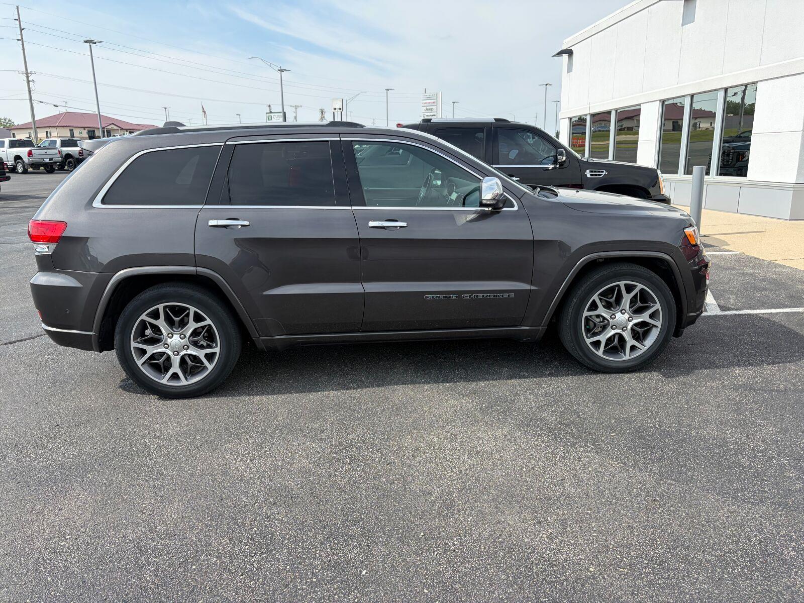 Used 2021 Granite Crystal Metallic Clearcoat Jeep Overland image 4