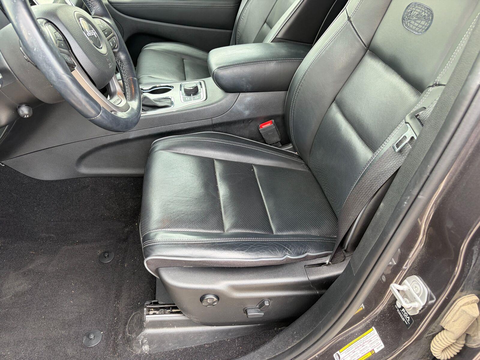 Used 2021 Granite Crystal Metallic Clearcoat Jeep Overland image 8
