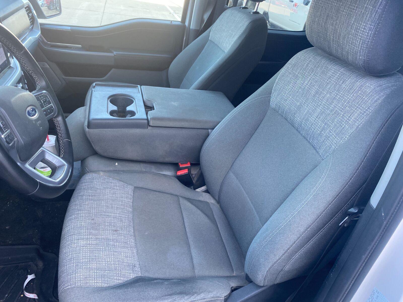 Used 2023 Oxford White/Carbonized Gray Ford XLT image 3