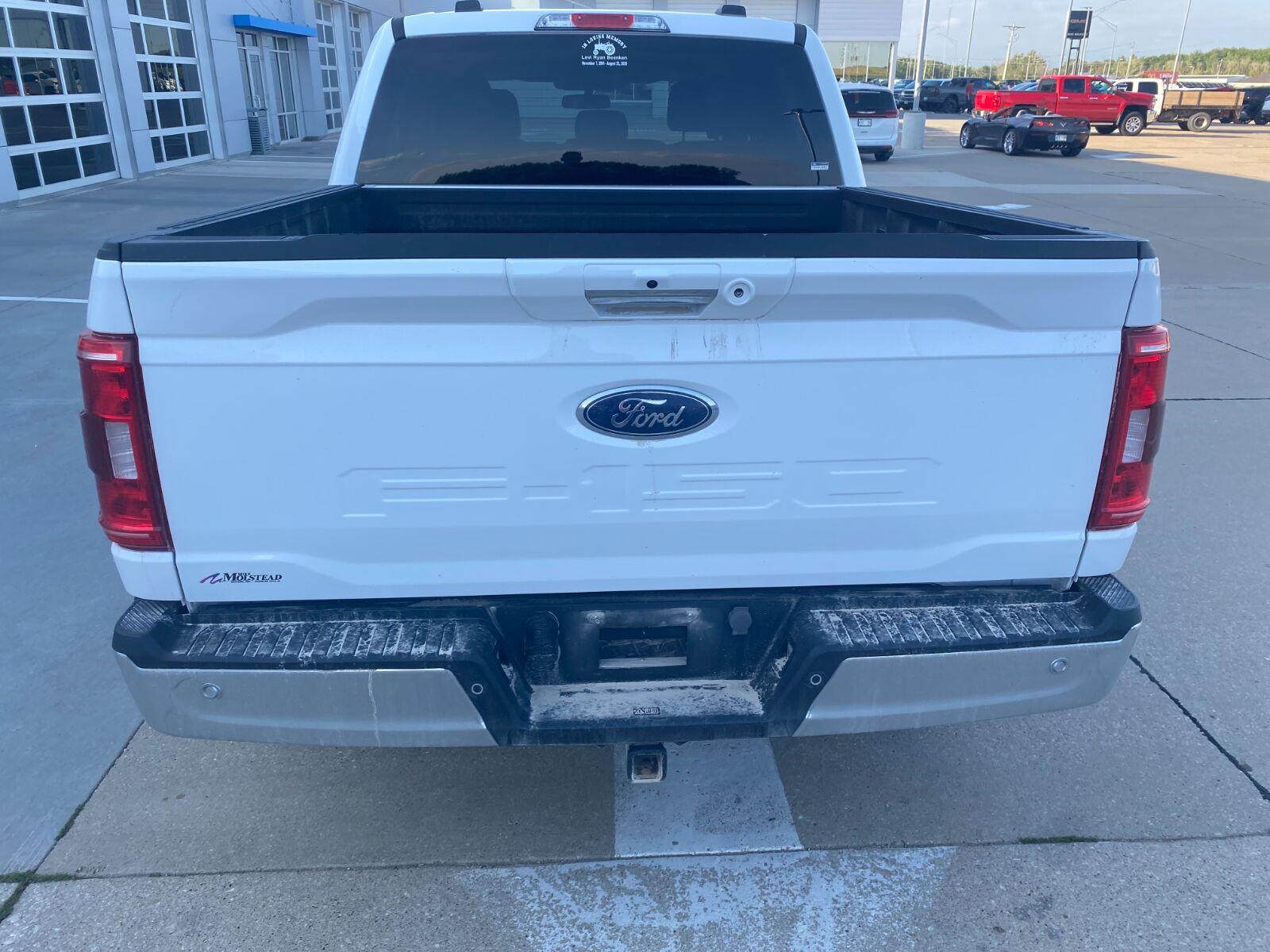Used 2023 Oxford White/Carbonized Gray Ford XLT image 8