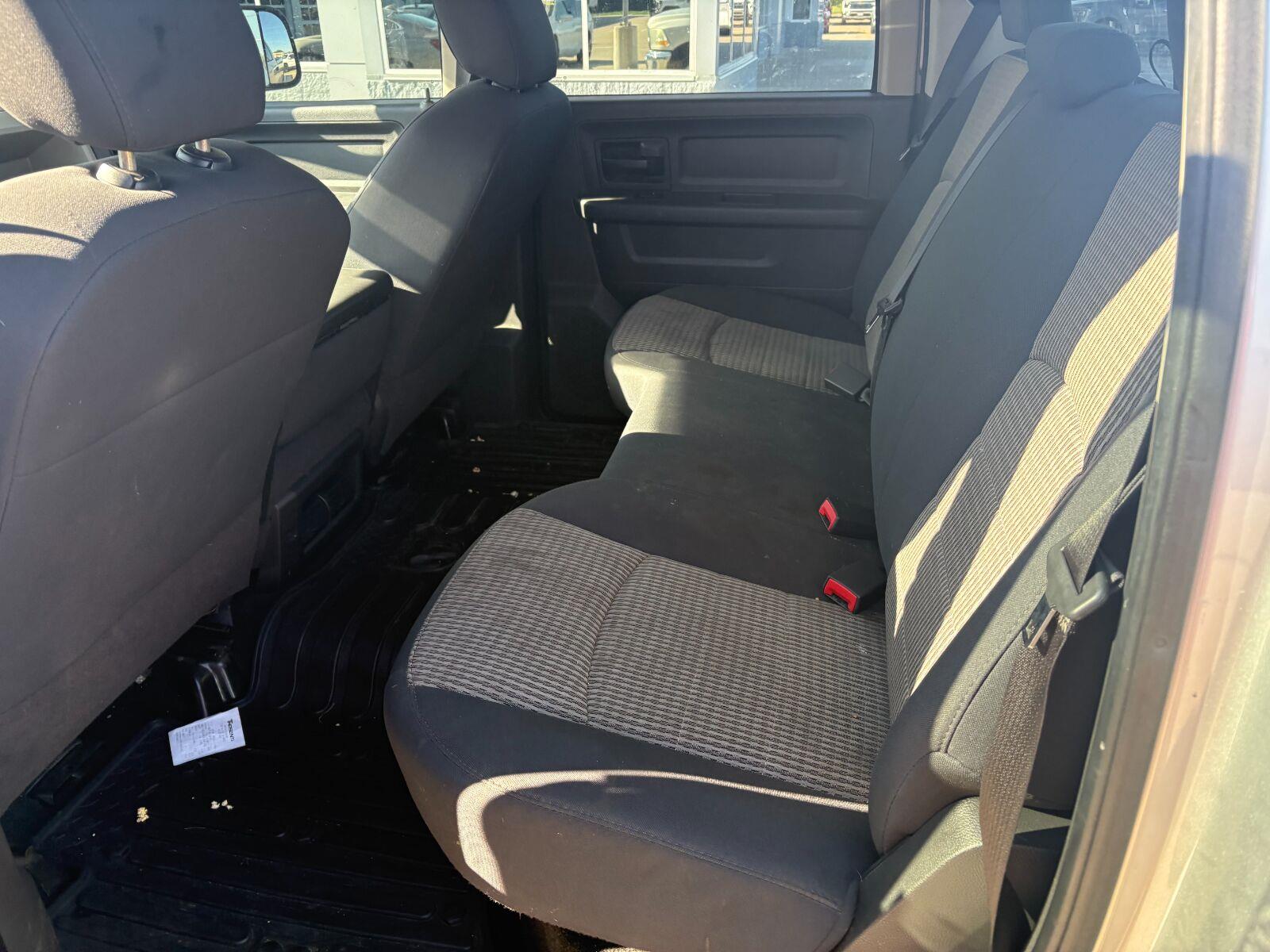 Used 2011  DODGE ST image 3
