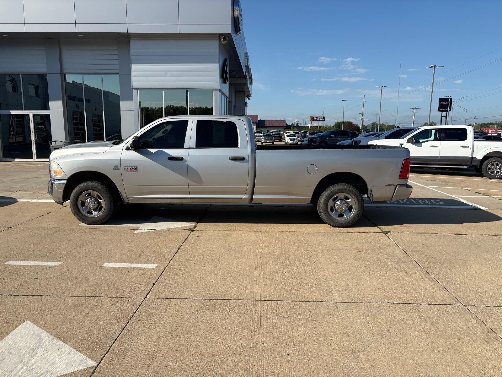 Used 2011  DODGE ST image 2