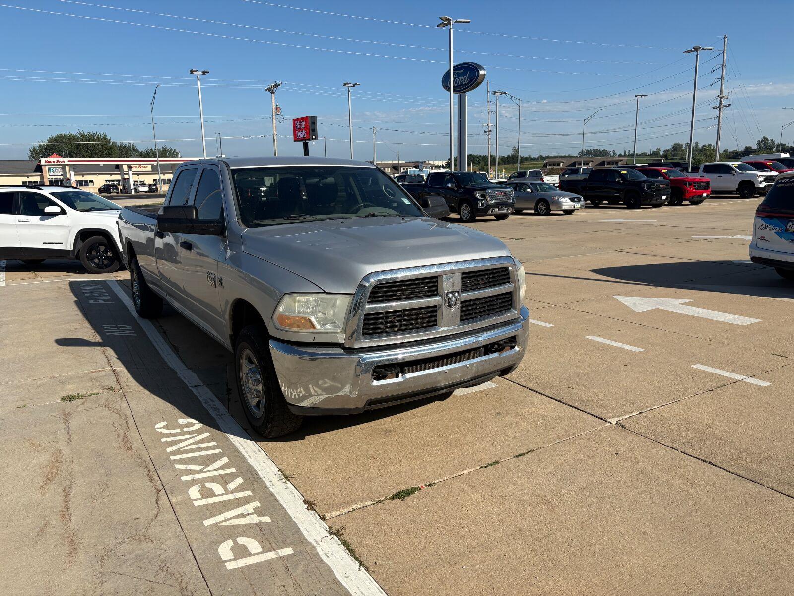 Used 2011  DODGE ST image 4