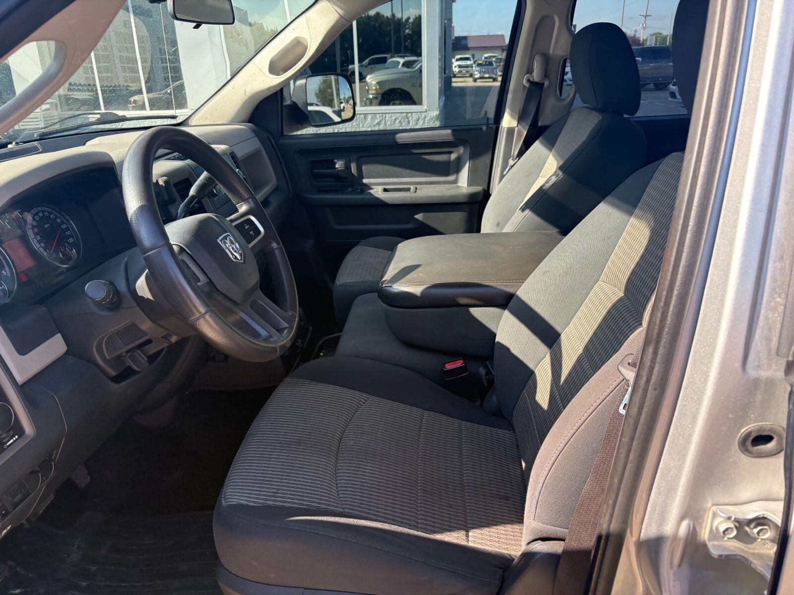 Used 2011  DODGE ST image 6
