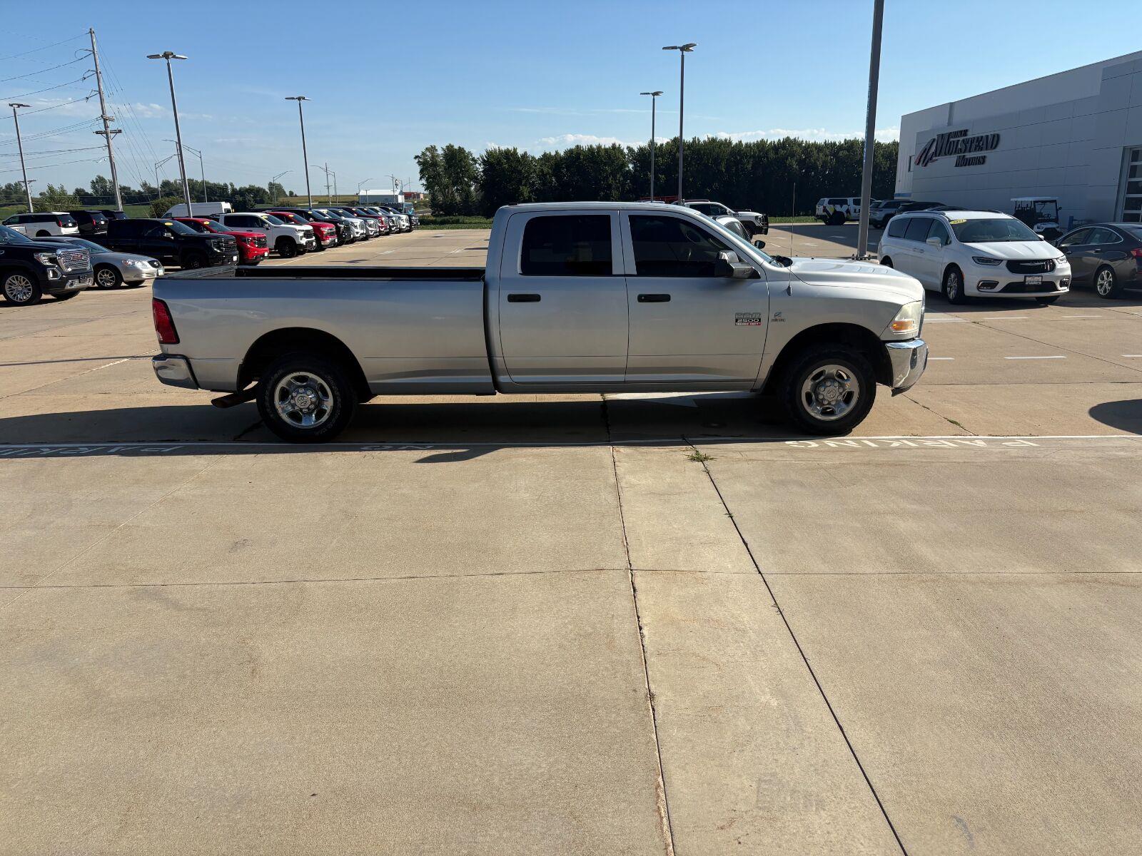 Used 2011  DODGE ST image 8
